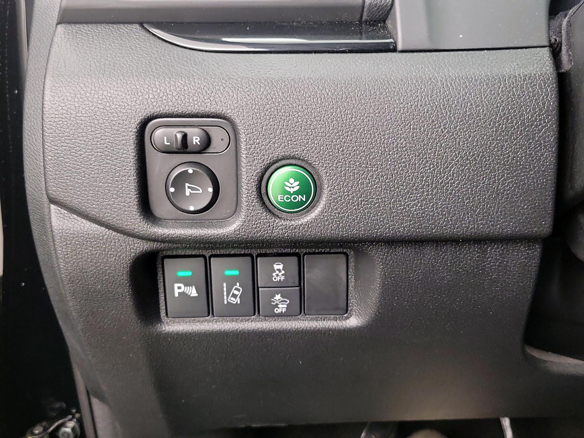 Thumbnail: 2017 Honda Pilot - 13