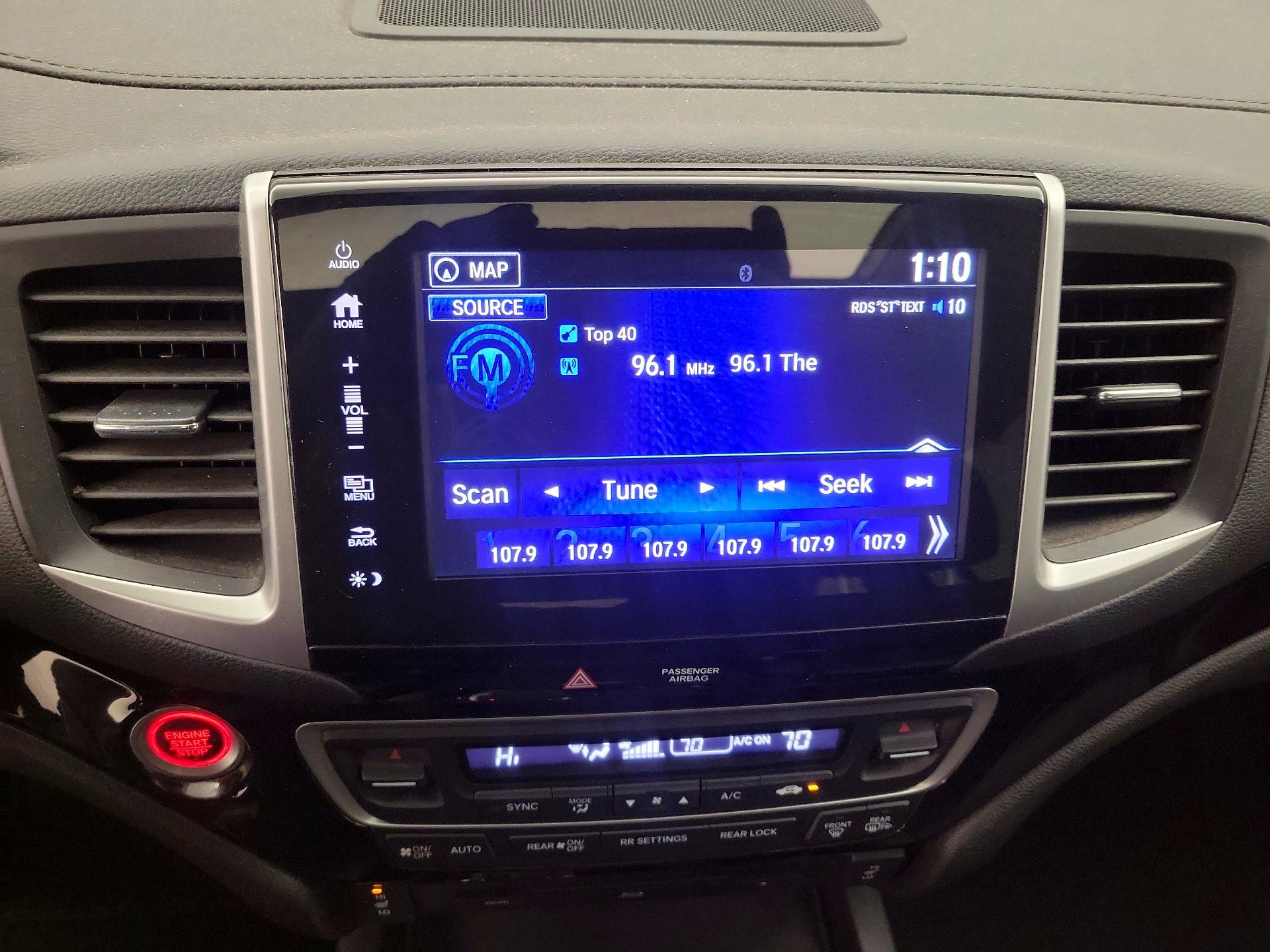 Thumbnail: 2017 Honda Pilot - 16