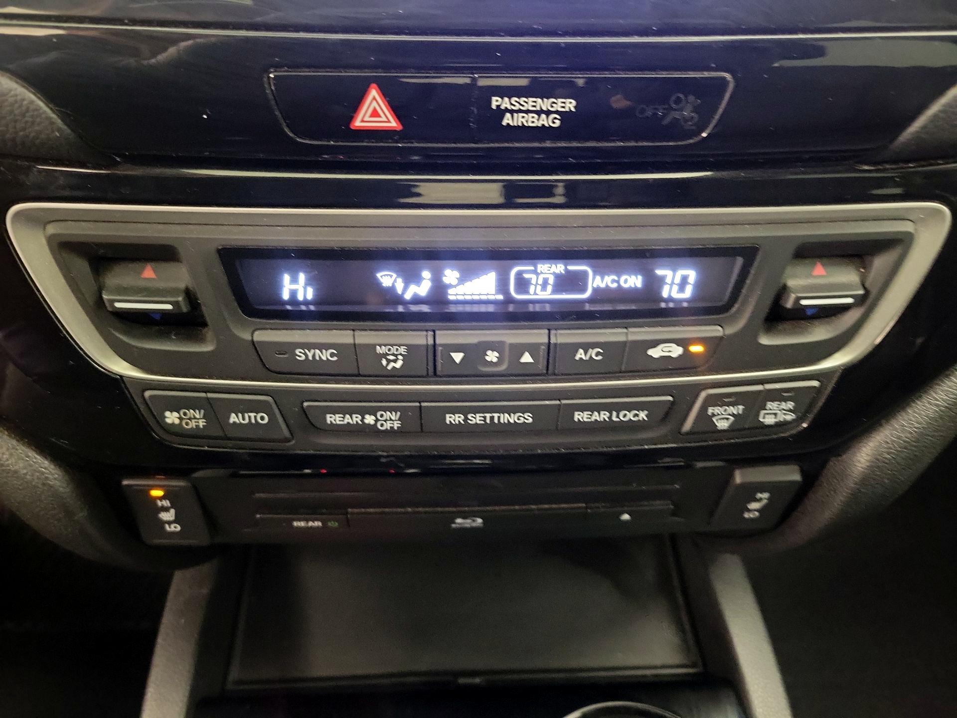 Thumbnail: 2017 Honda Pilot - 17