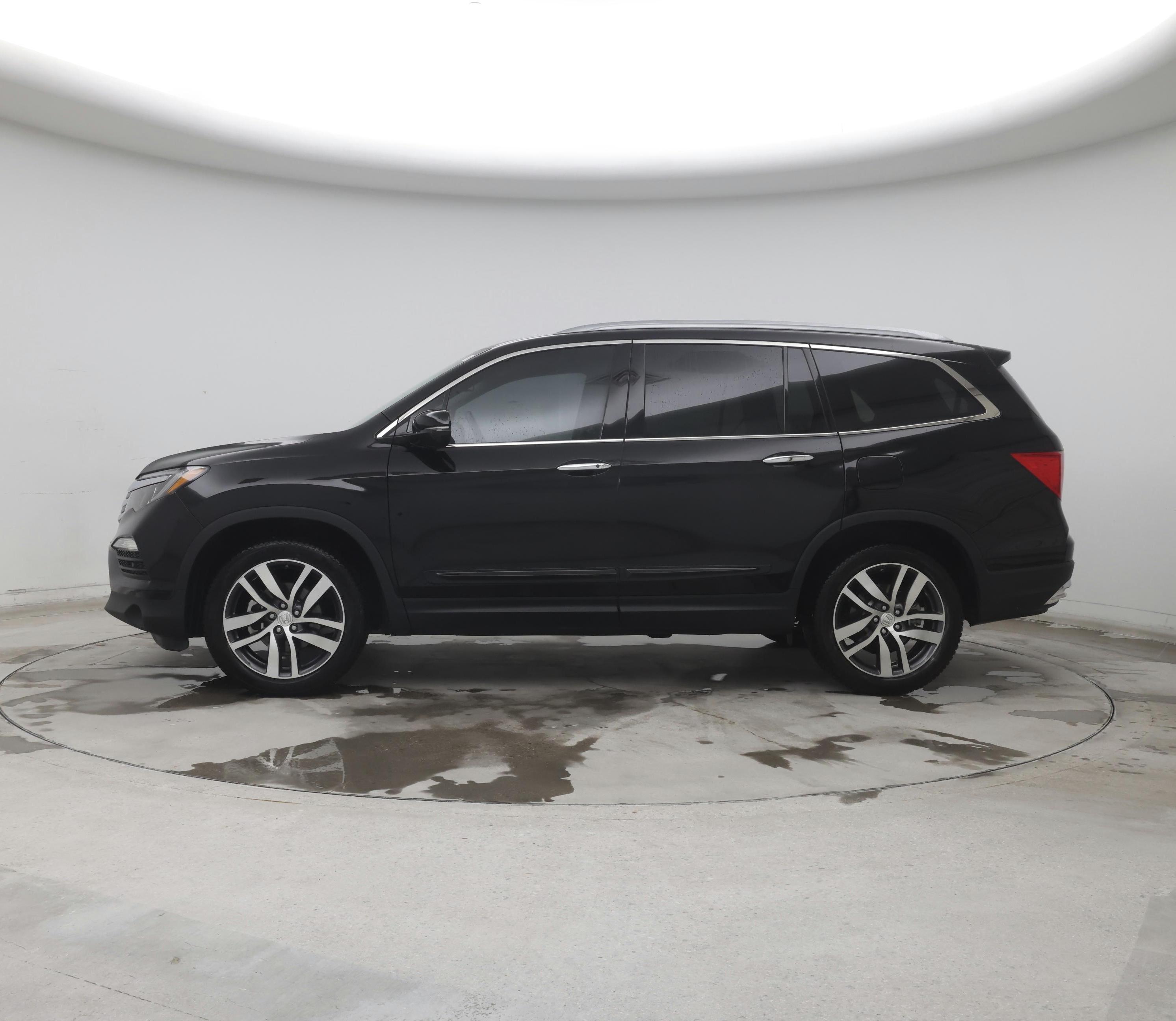 Thumbnail: 2017 Honda Pilot - 3