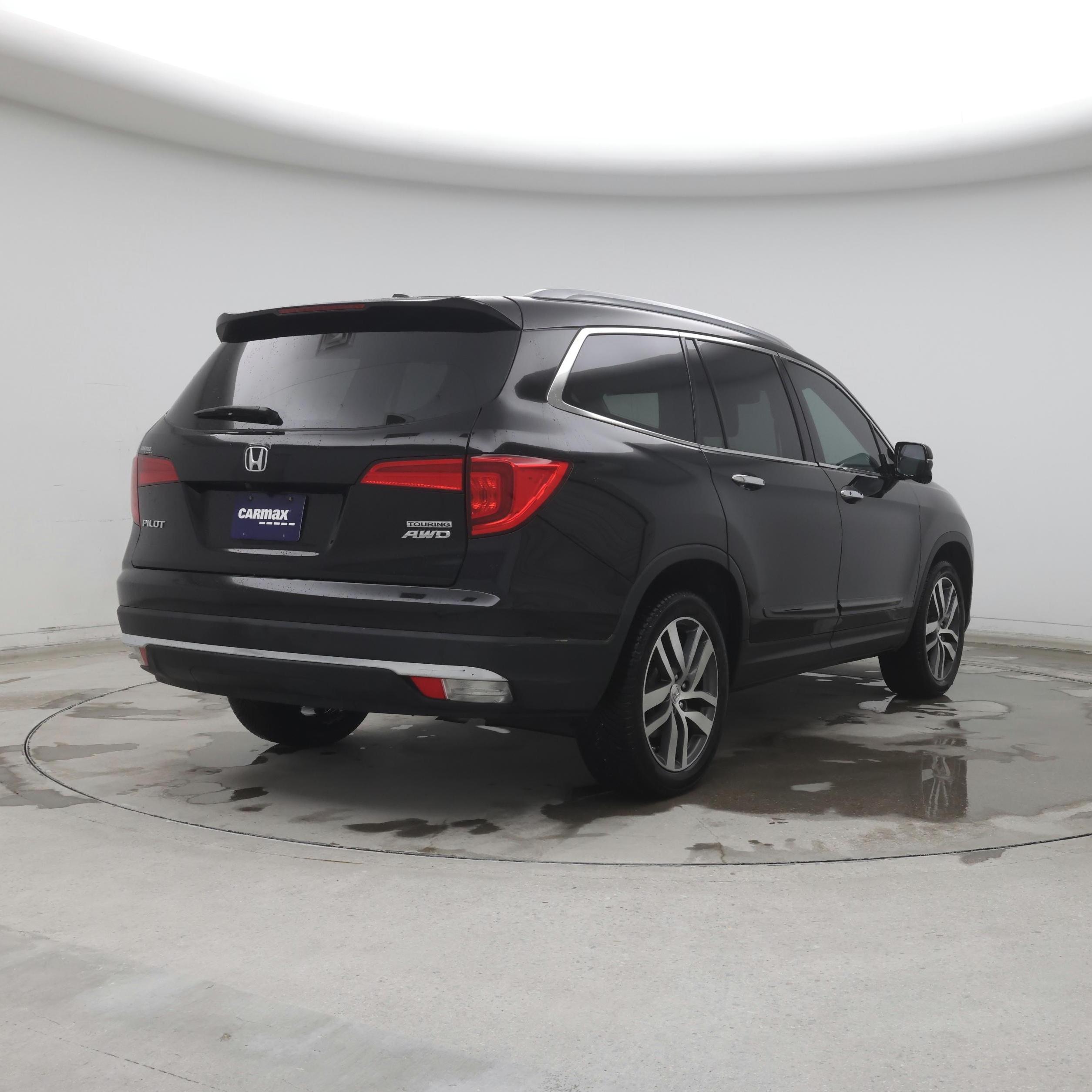 Thumbnail: 2017 Honda Pilot - 8