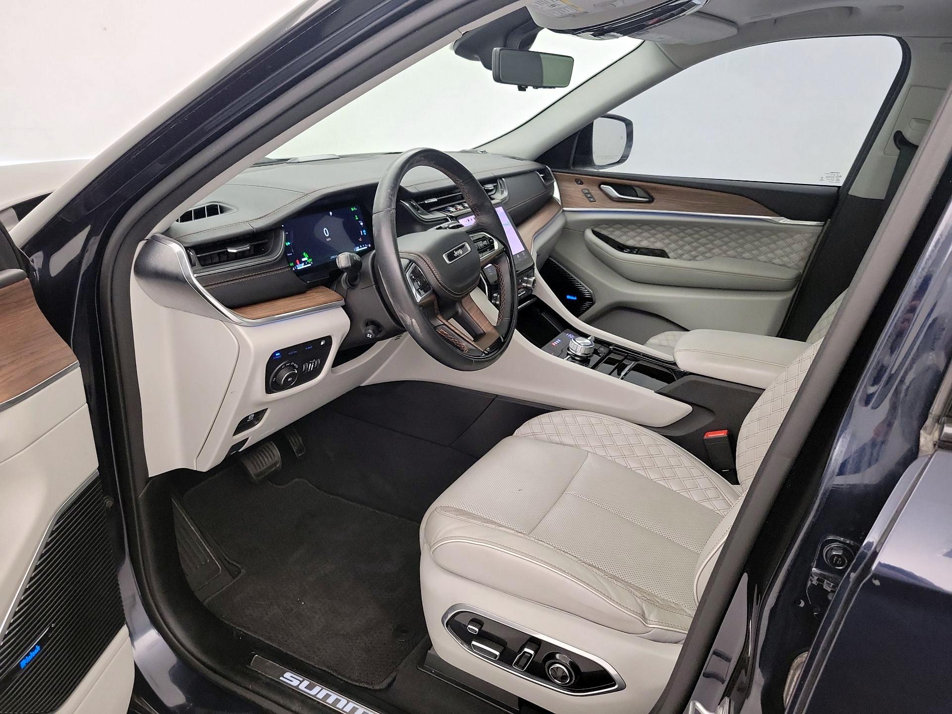 Thumbnail: 2022 Jeep Grand Cherokee - 11