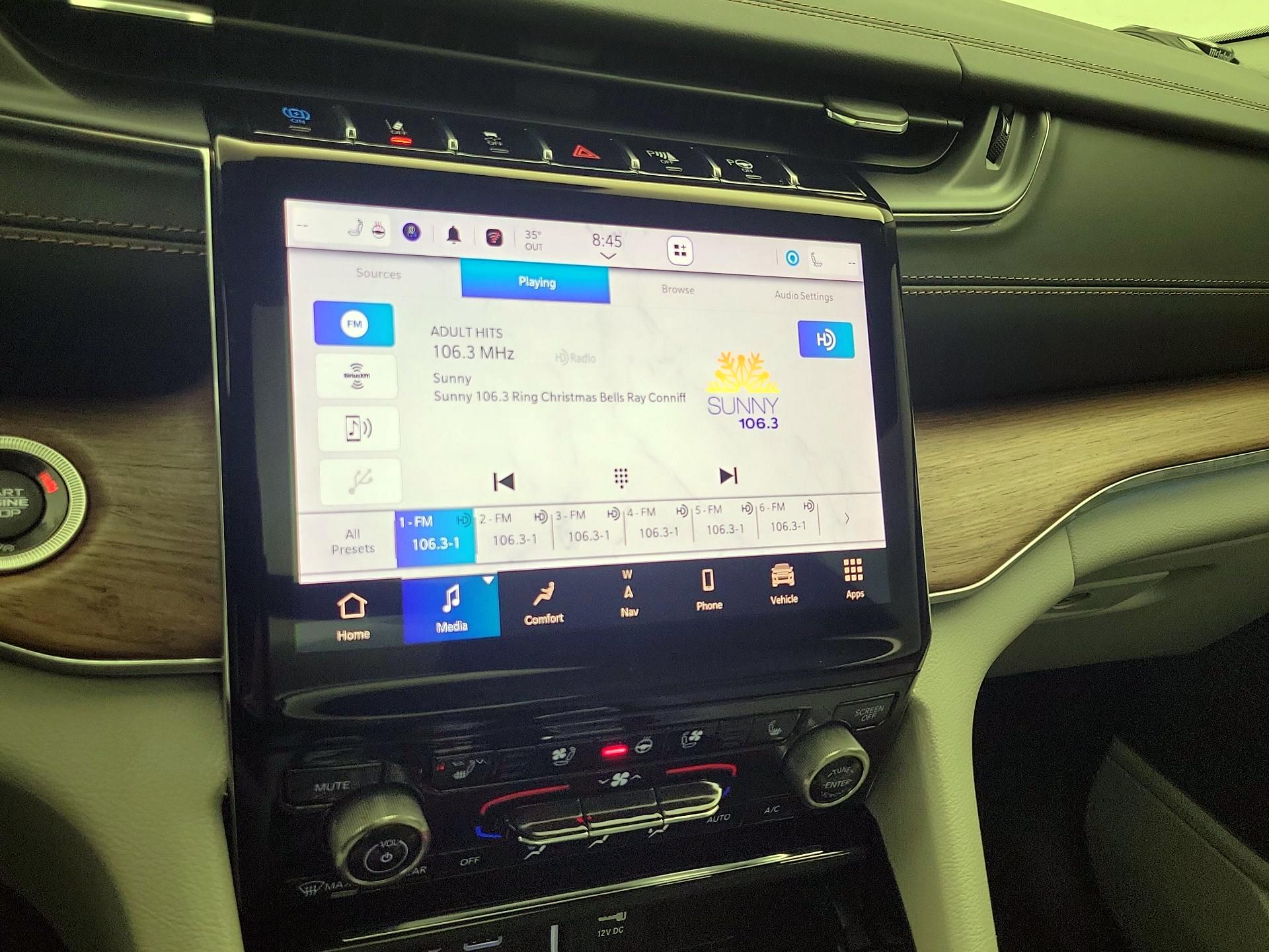 Thumbnail: 2022 Jeep Grand Cherokee - 16