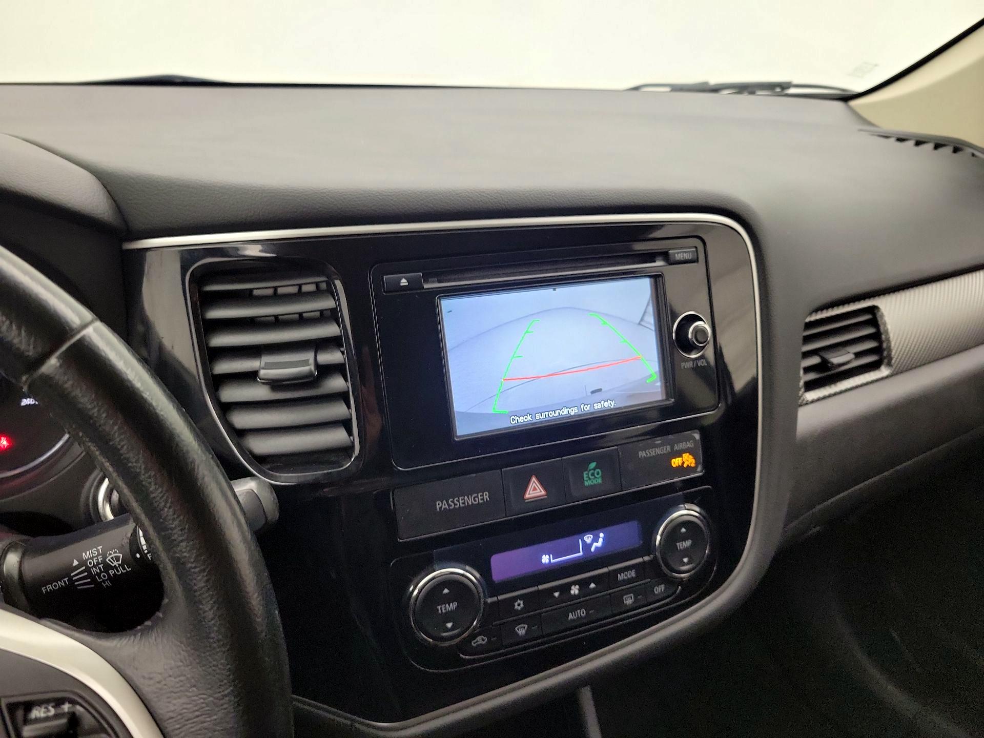 Thumbnail: 2014 Mitsubishi Outlander - 14