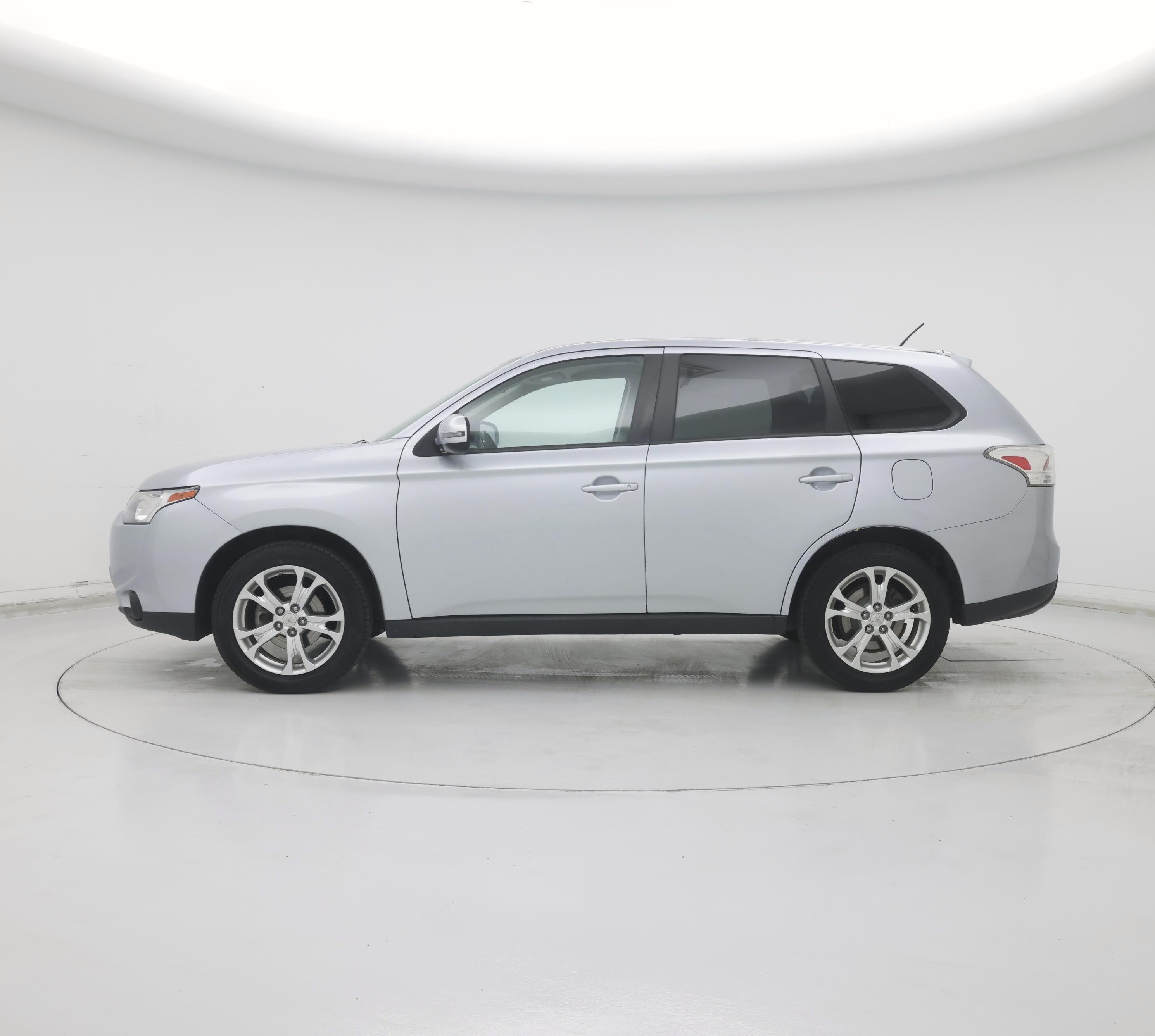 Thumbnail: 2014 Mitsubishi Outlander - 3