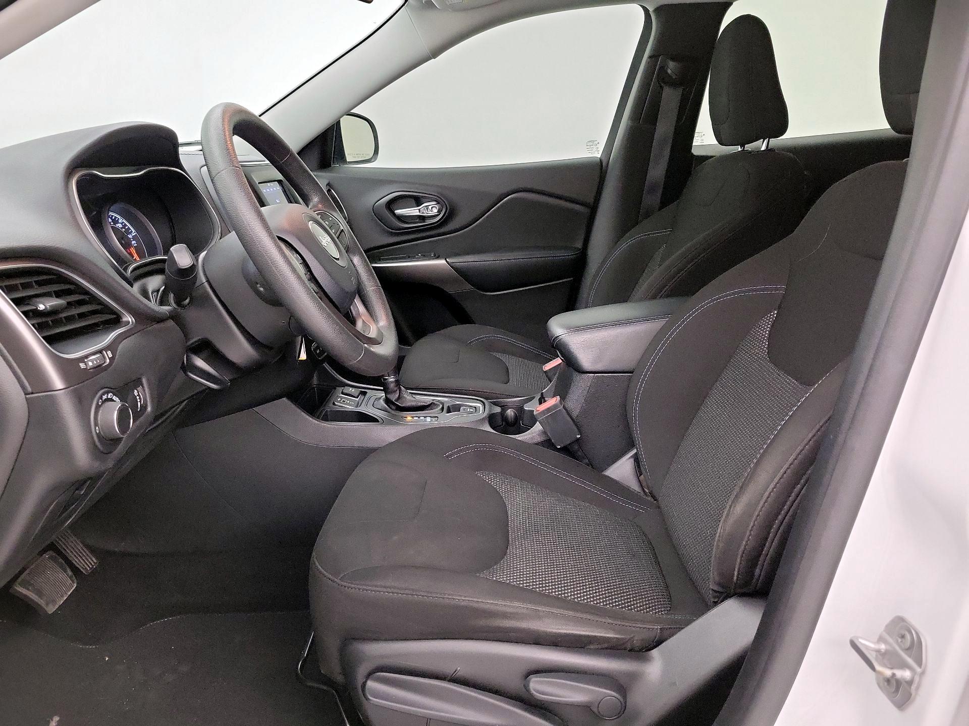 Thumbnail: 2020 Jeep Cherokee - 11