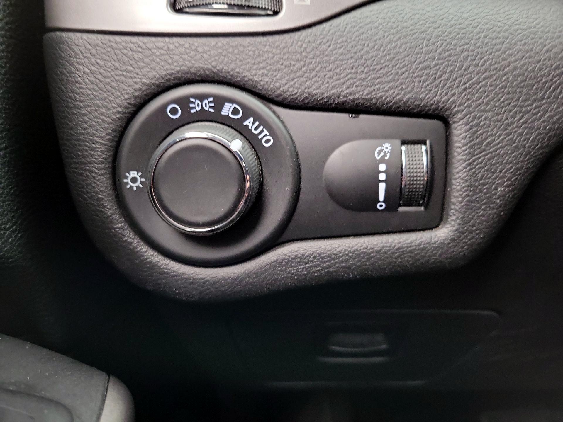 Thumbnail: 2020 Jeep Cherokee - 13