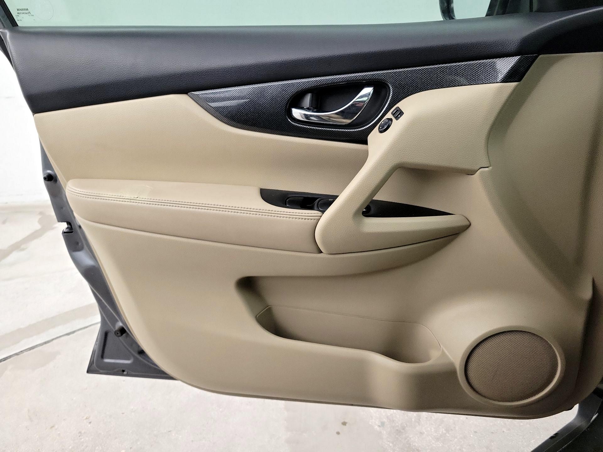 Thumbnail: 2016 Nissan Rogue - 12