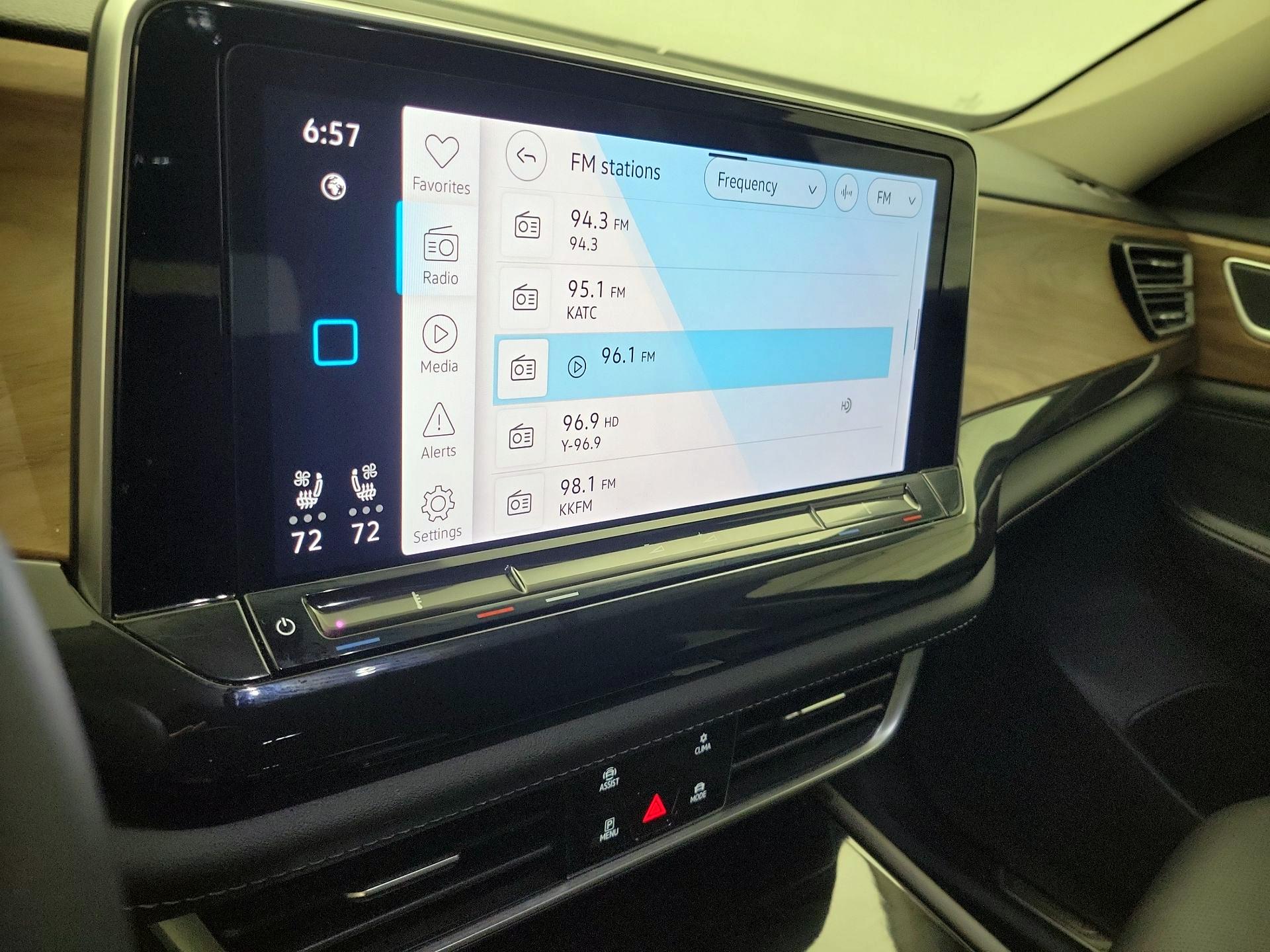 Thumbnail: 2024 Volkswagen Atlas - 16