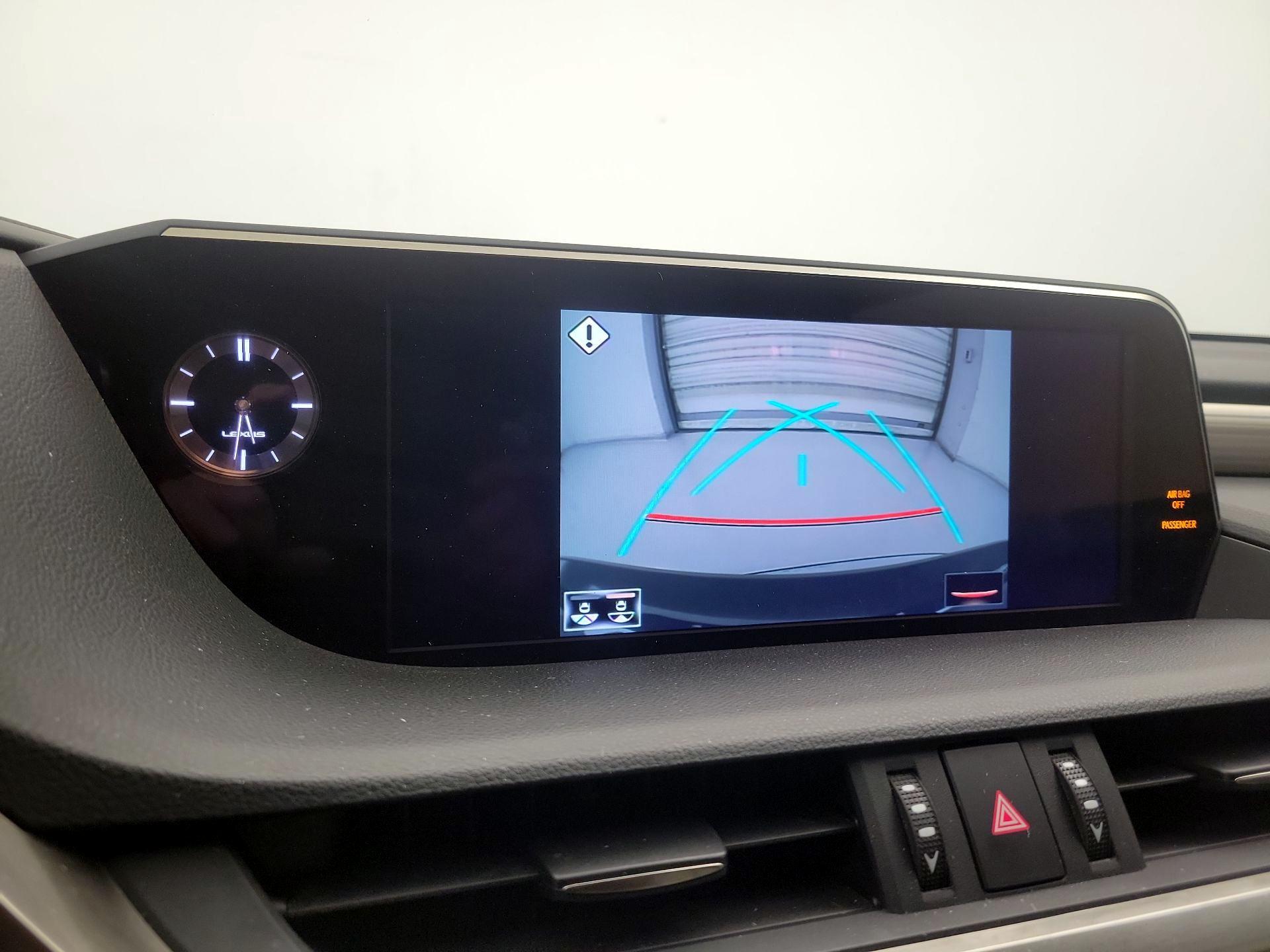 Thumbnail: 2021 Lexus ES - 14