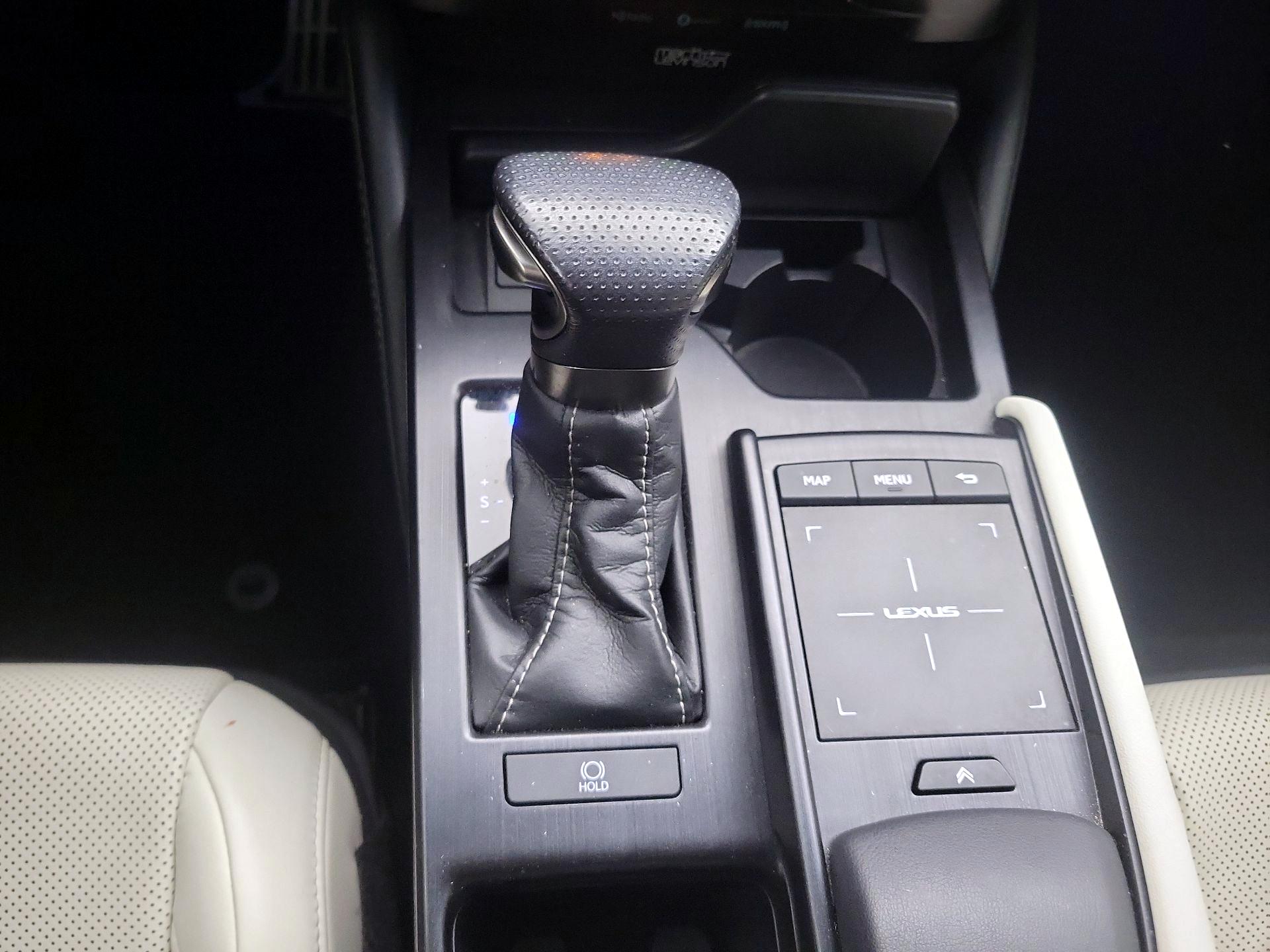 Thumbnail: 2021 Lexus ES - 17