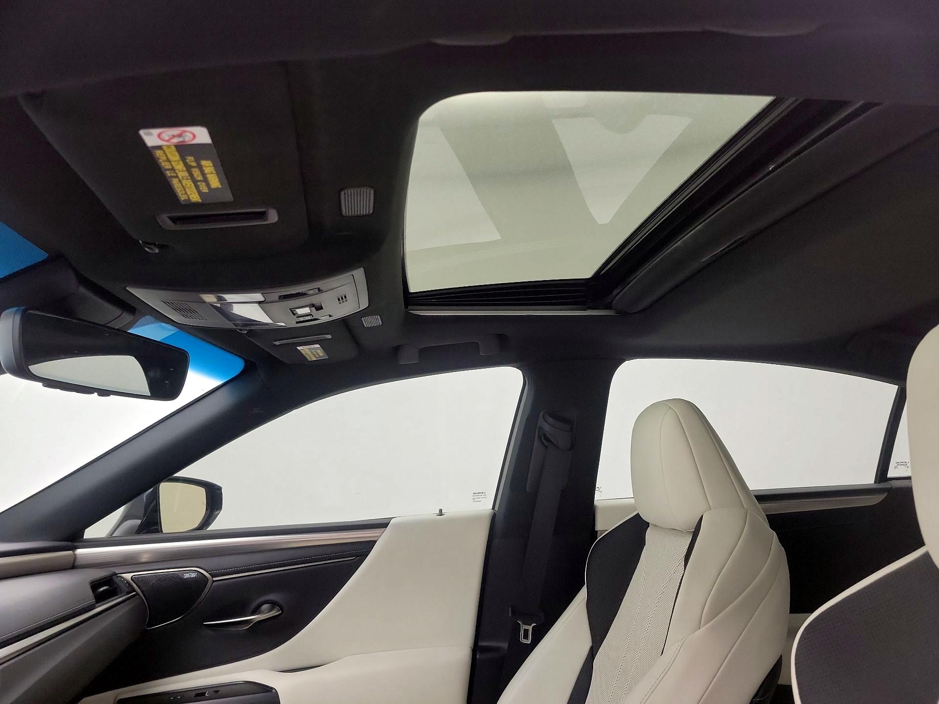 Thumbnail: 2021 Lexus ES - 19