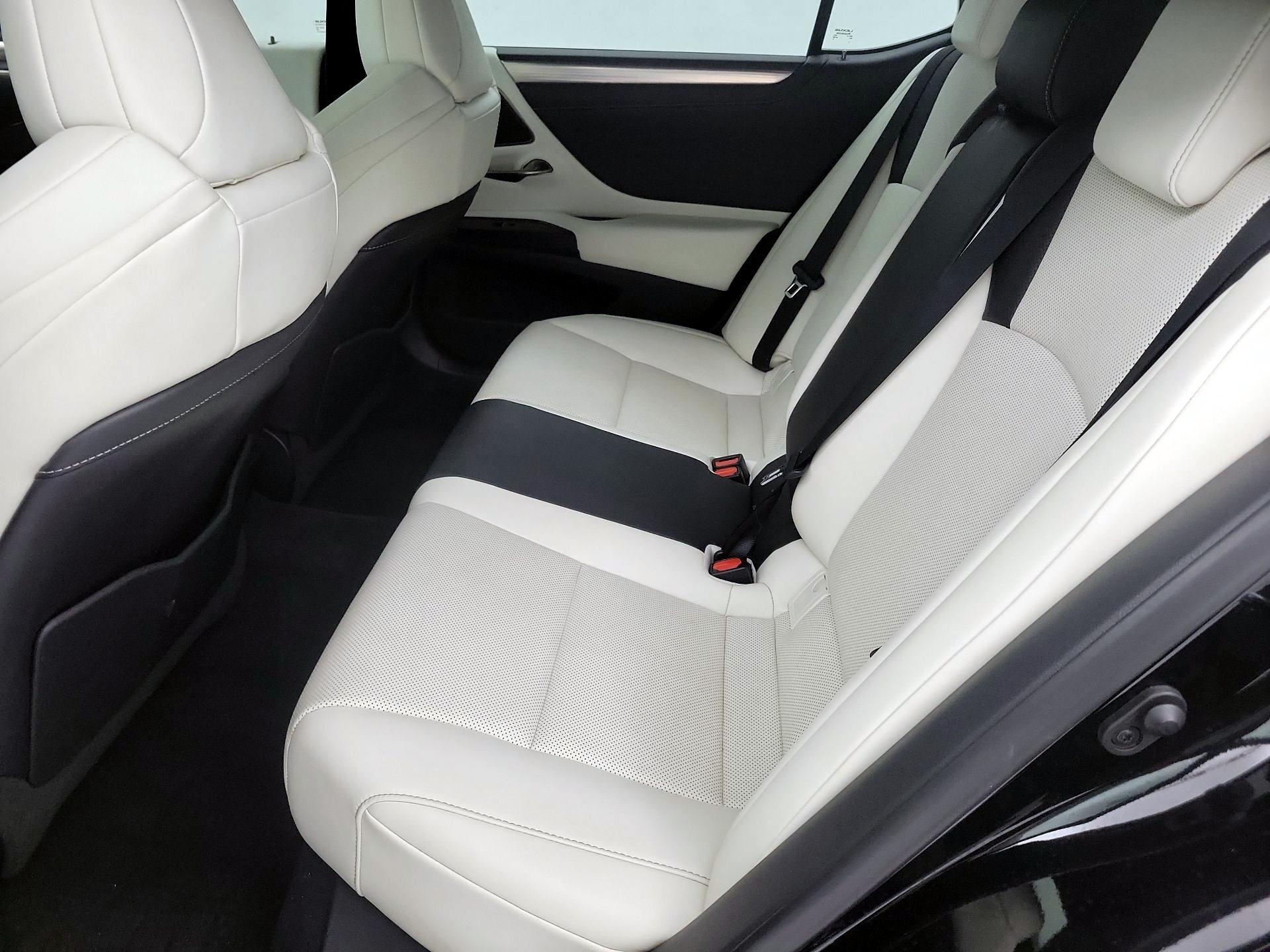 Thumbnail: 2021 Lexus ES - 20