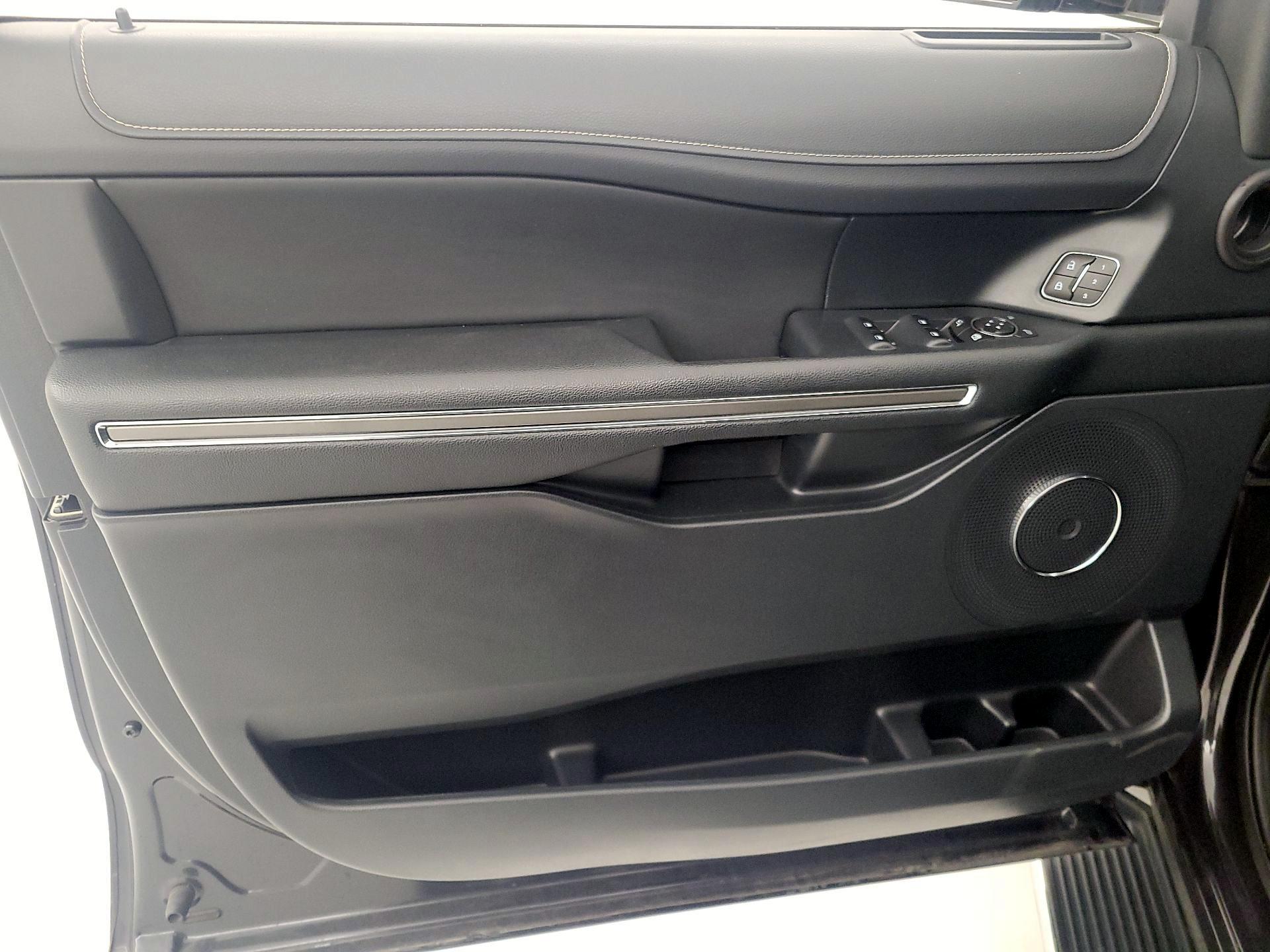 Thumbnail: 2022 Ford Expedition - 12