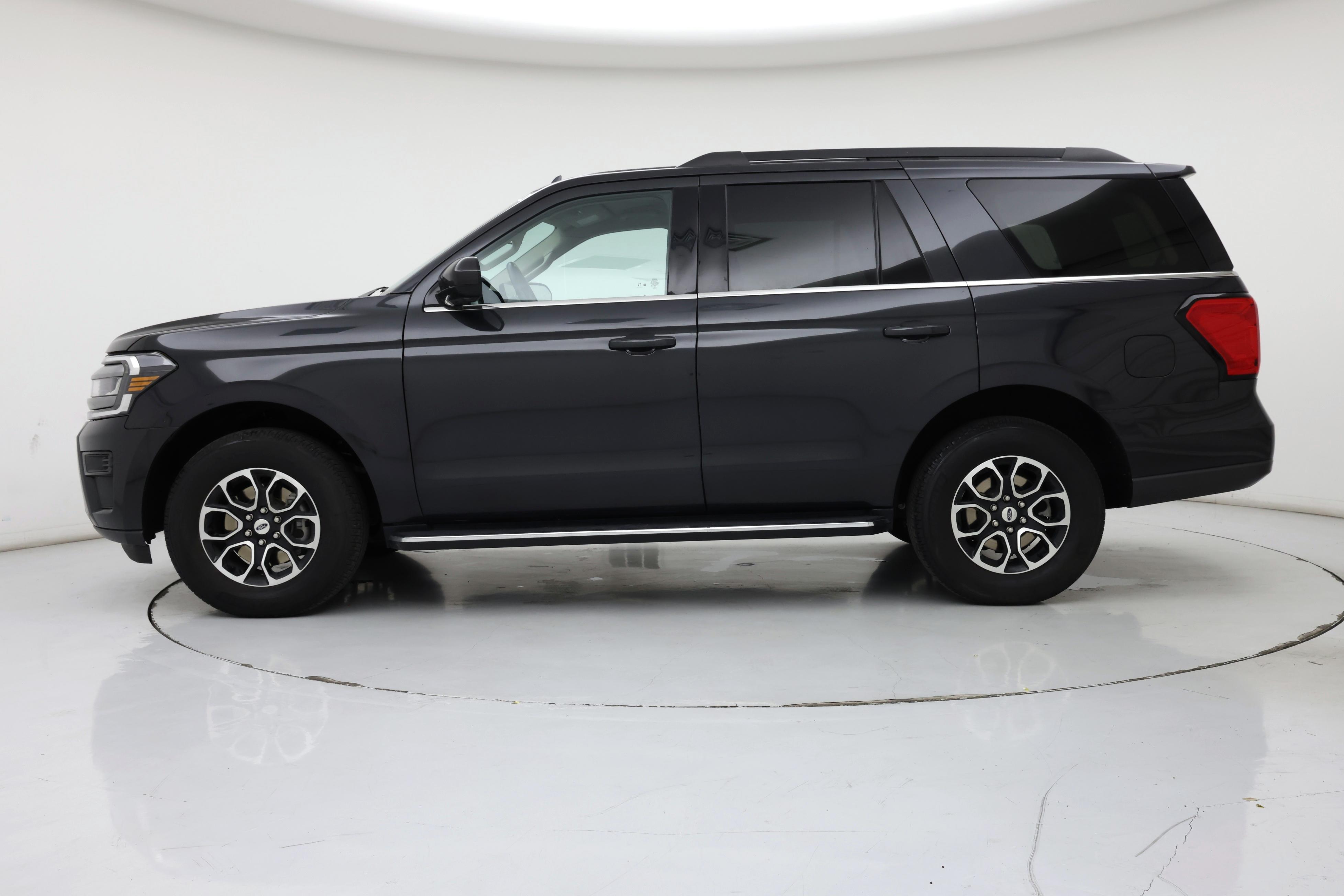 Thumbnail: 2022 Ford Expedition - 3