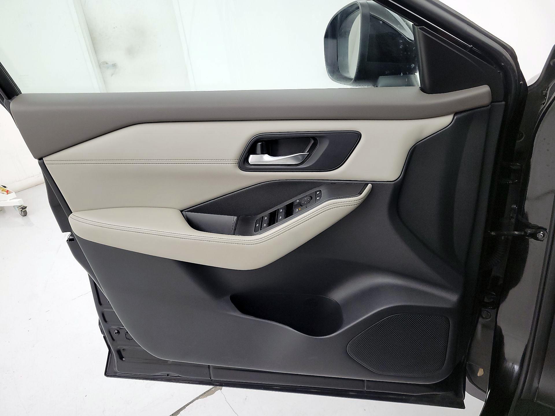 Thumbnail: 2023 Nissan Rogue - 10