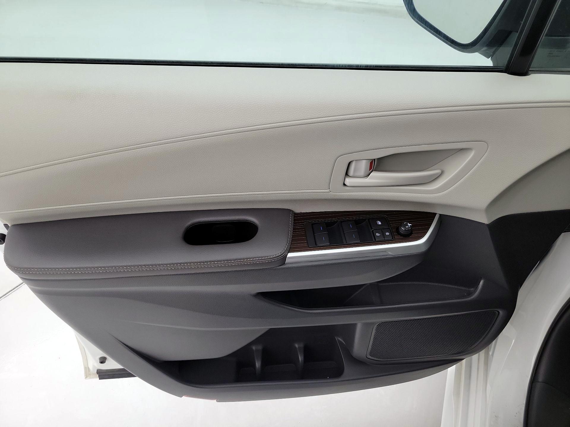 Thumbnail: 2024 Toyota Sienna - 12