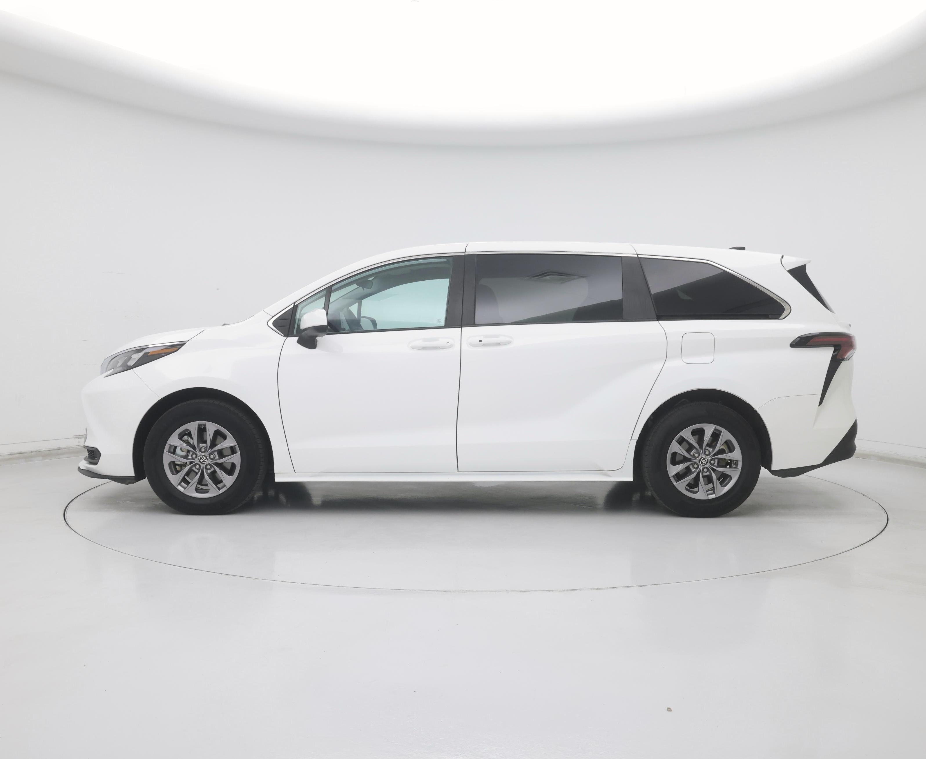 Thumbnail: 2024 Toyota Sienna - 3