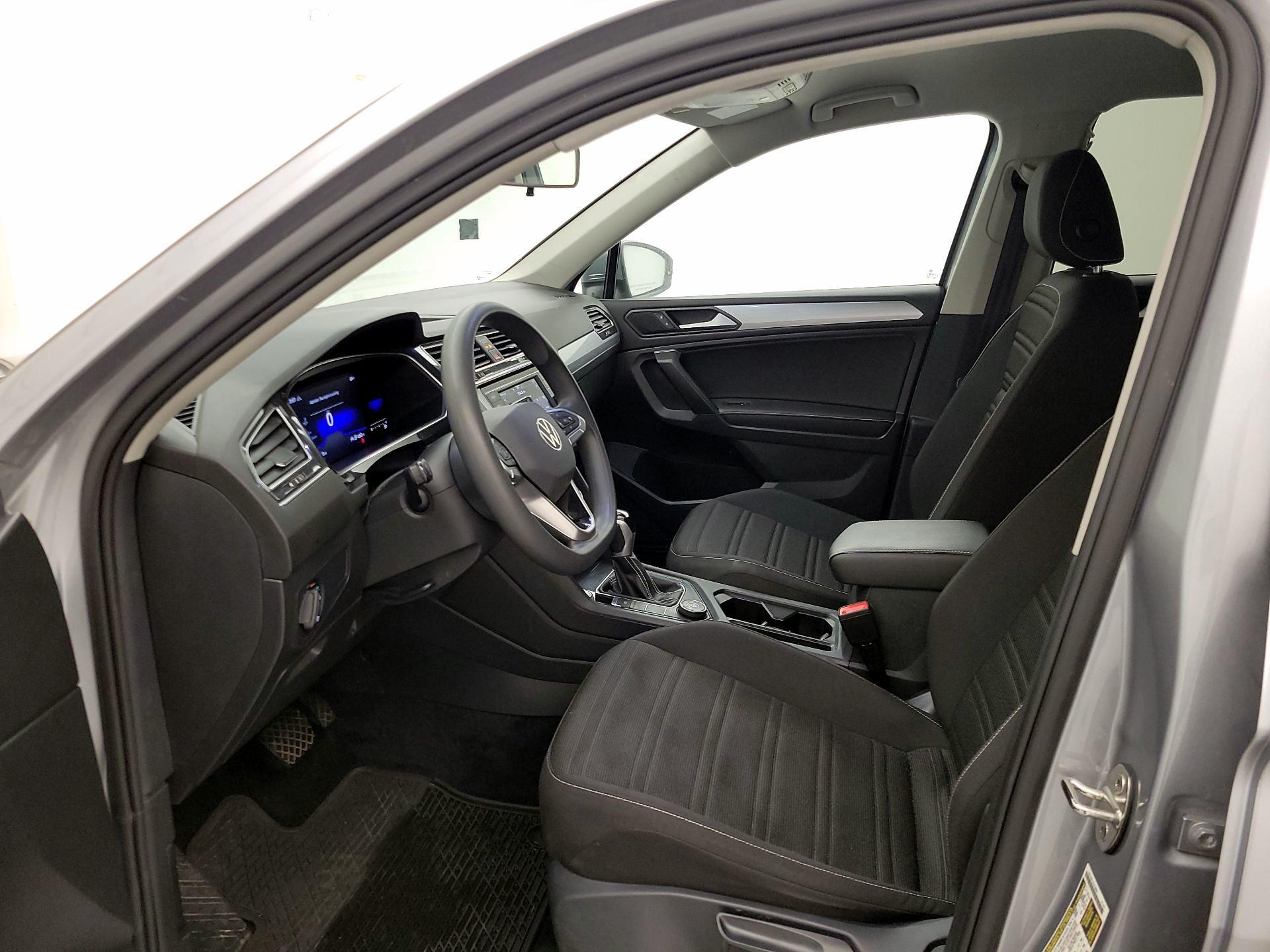 Thumbnail: 2022 Volkswagen Tiguan - 9