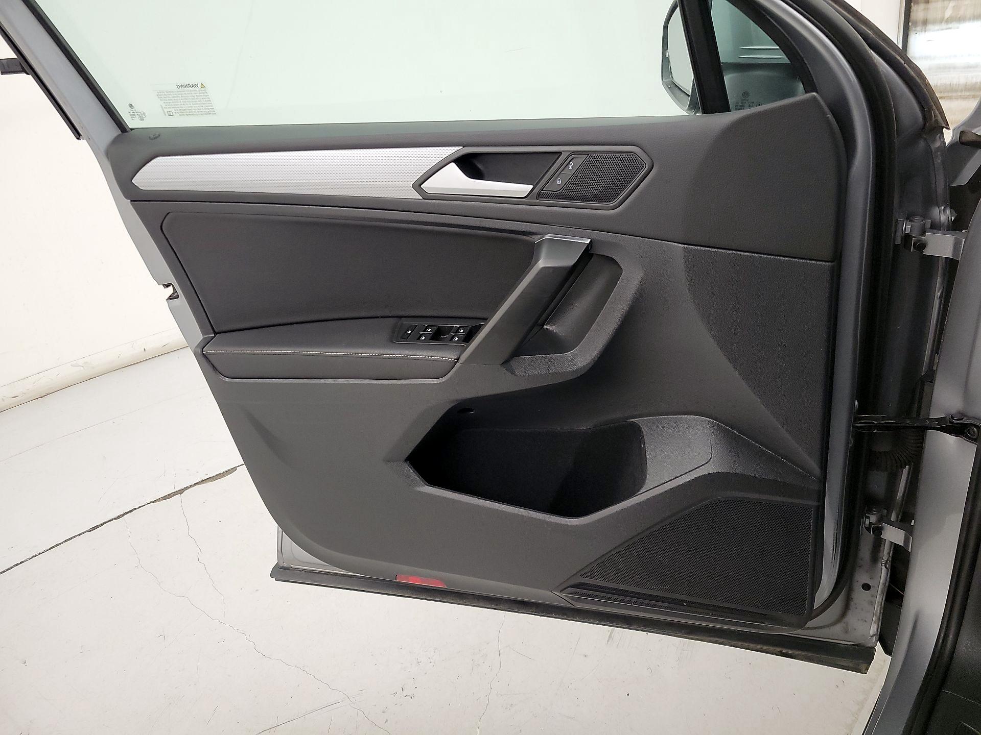 Thumbnail: 2022 Volkswagen Tiguan - 10