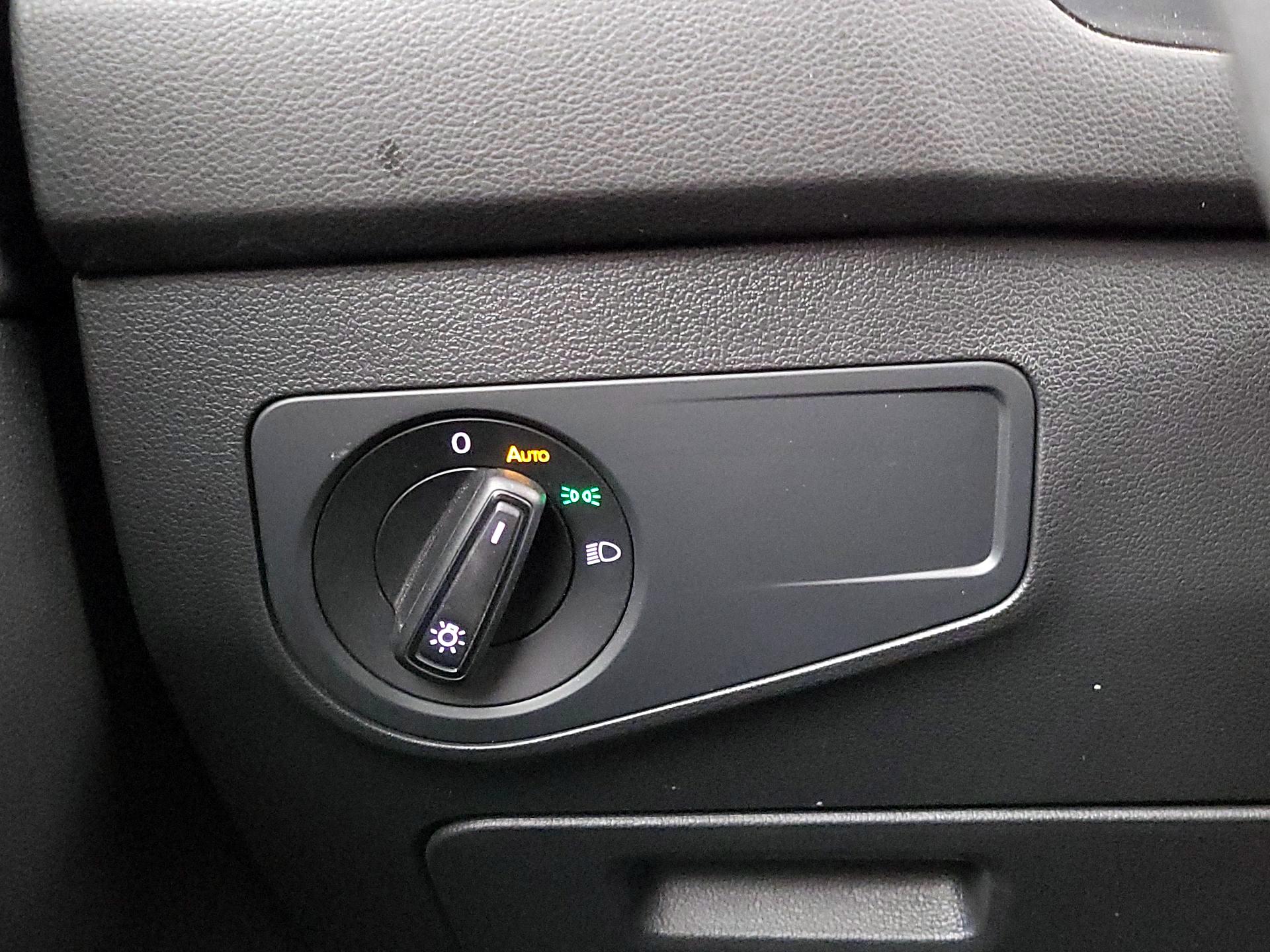 Thumbnail: 2022 Volkswagen Tiguan - 11