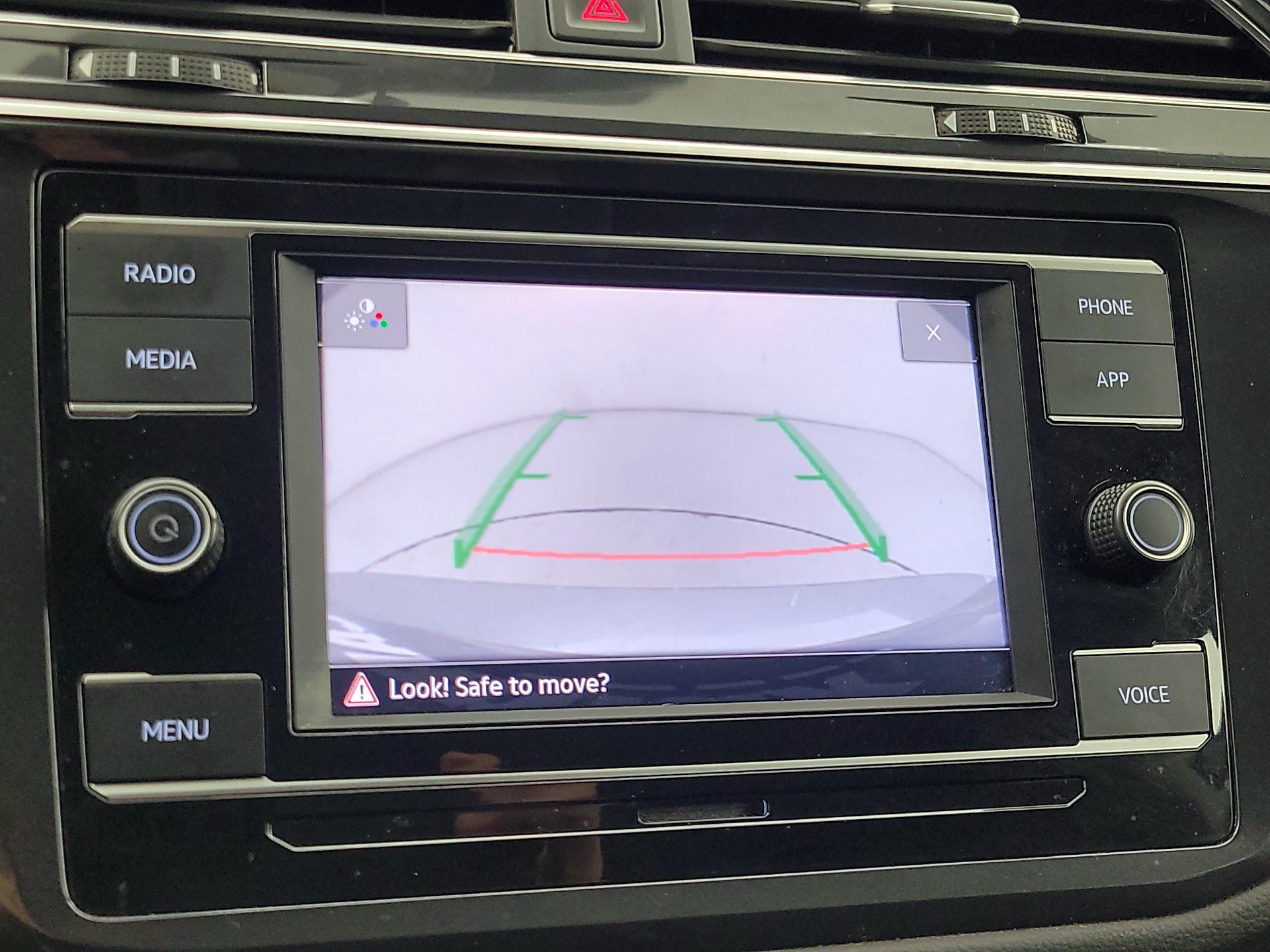 Thumbnail: 2022 Volkswagen Tiguan - 12