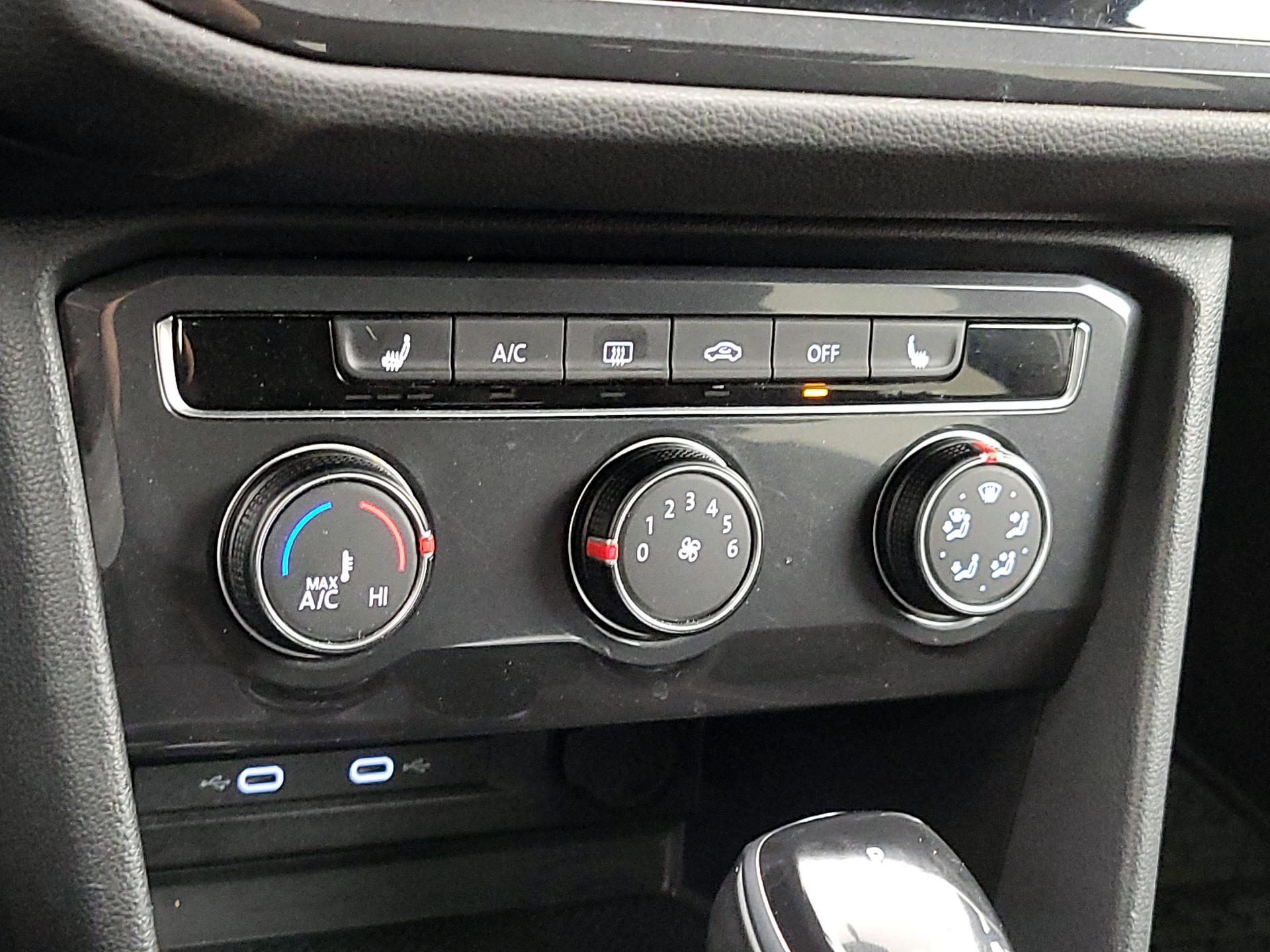 Thumbnail: 2022 Volkswagen Tiguan - 14