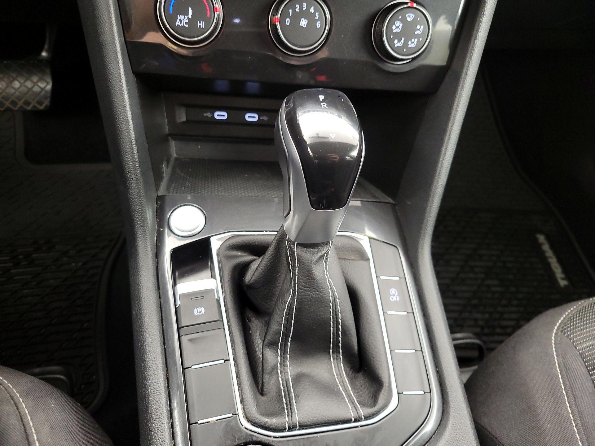 Thumbnail: 2022 Volkswagen Tiguan - 15