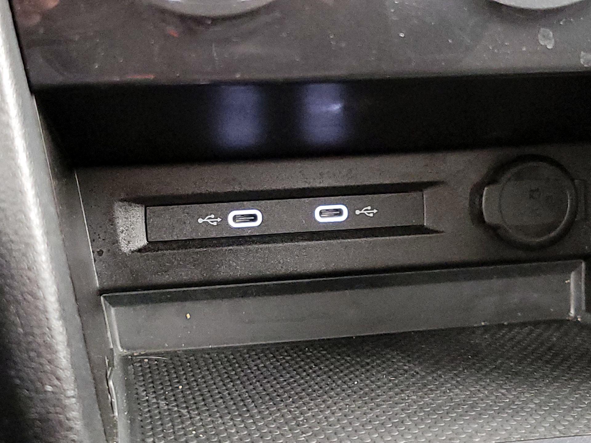 Thumbnail: 2022 Volkswagen Tiguan - 16