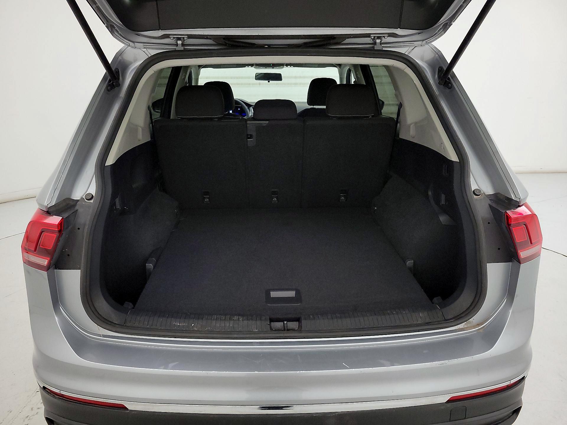 Thumbnail: 2022 Volkswagen Tiguan - 18