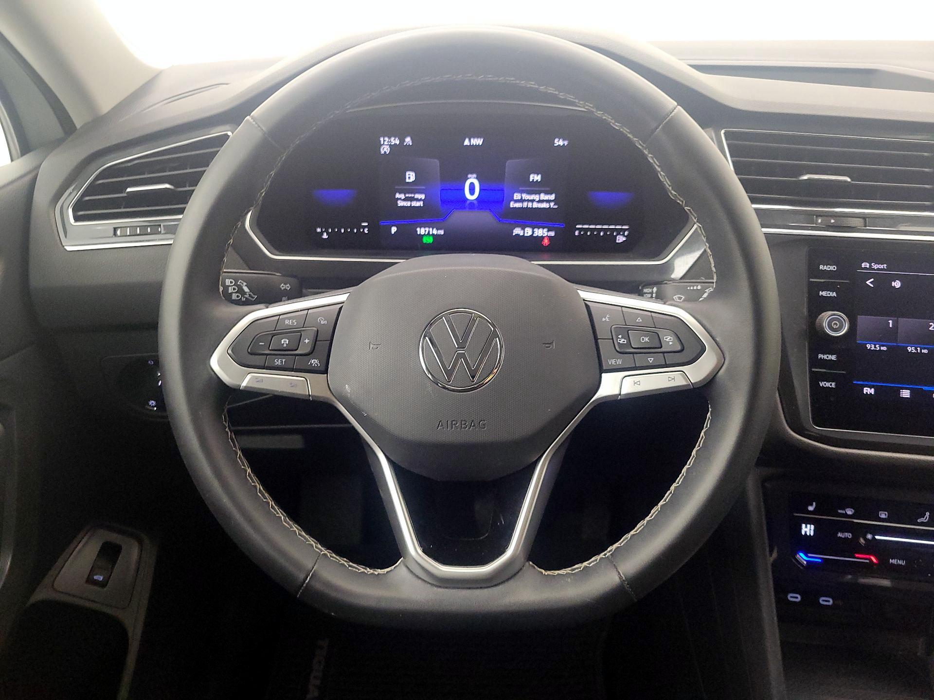 Thumbnail: 2022 Volkswagen Tiguan - 10