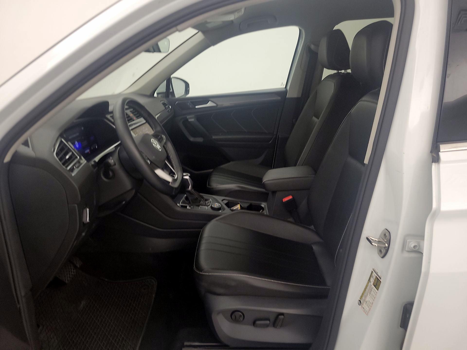 Thumbnail: 2022 Volkswagen Tiguan - 11