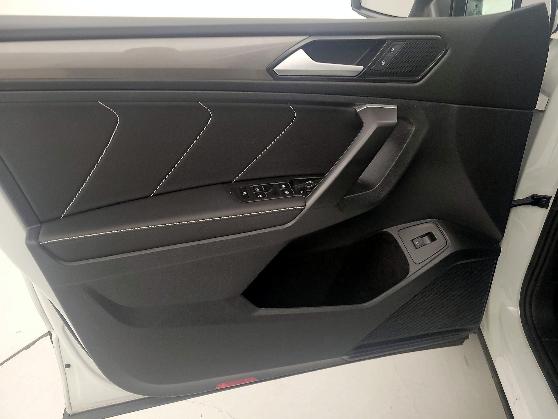 Thumbnail: 2022 Volkswagen Tiguan - 12