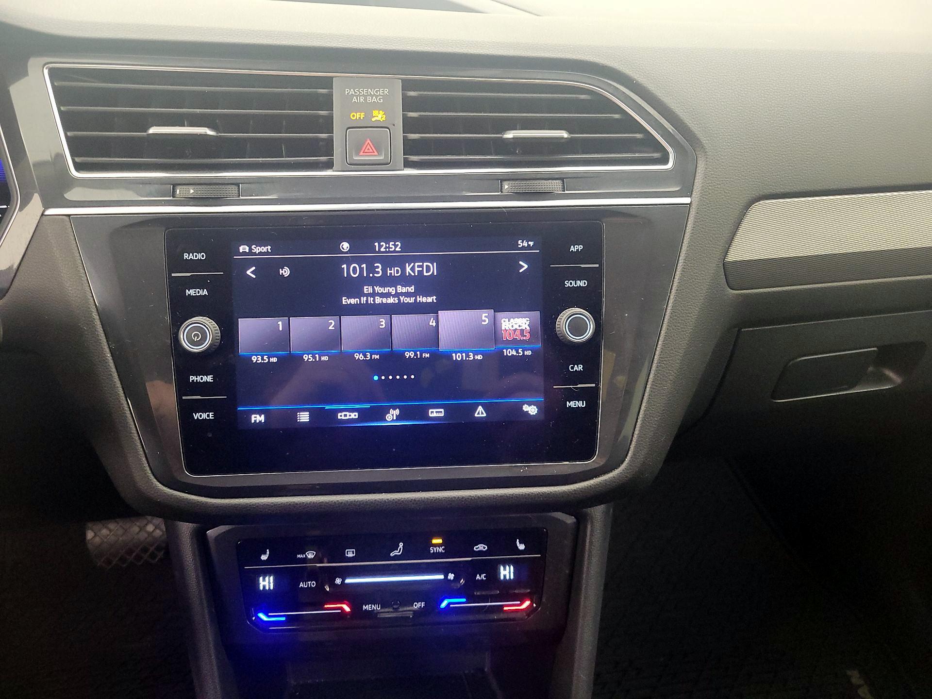 Thumbnail: 2022 Volkswagen Tiguan - 15