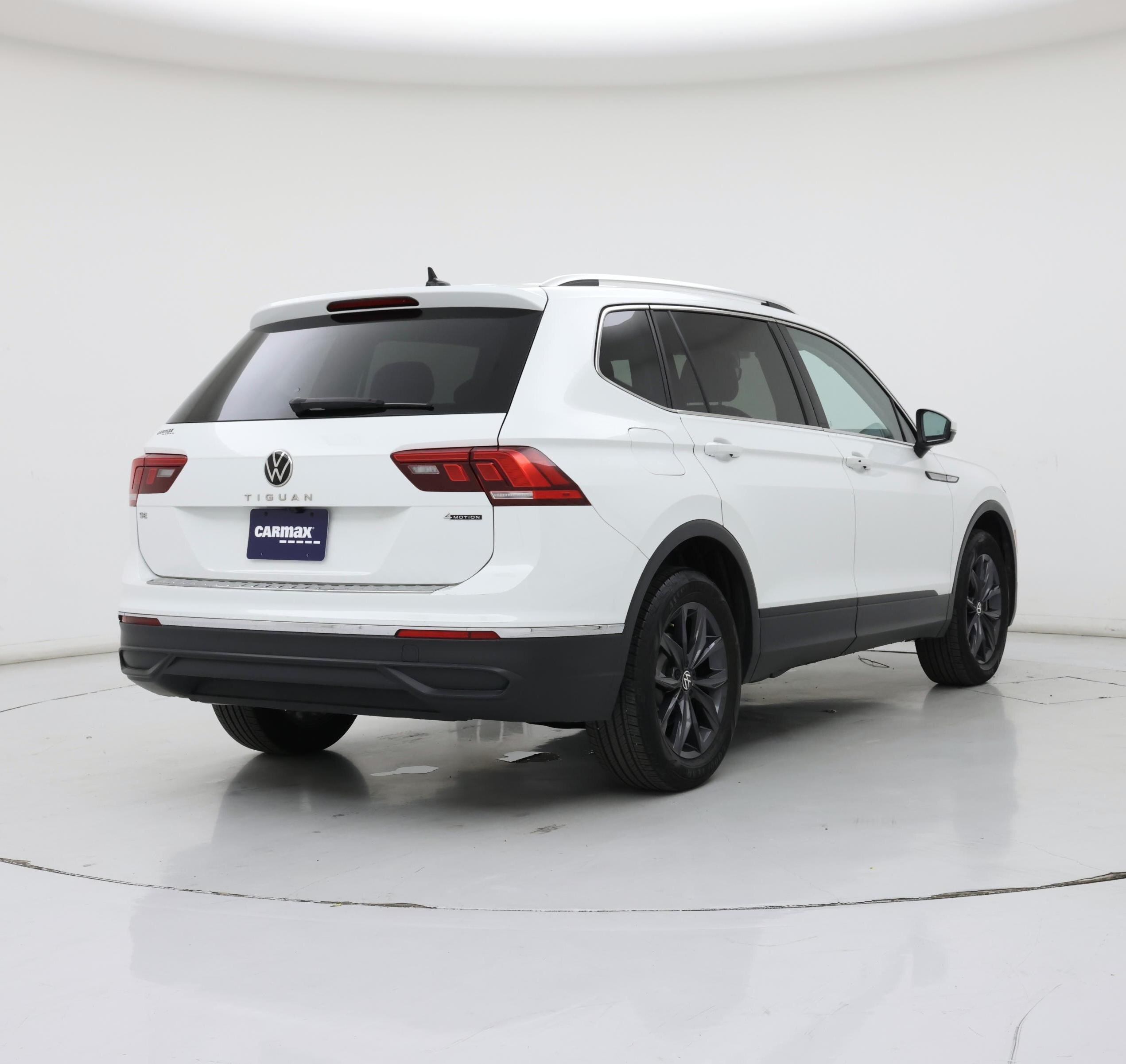 Thumbnail: 2022 Volkswagen Tiguan - 8