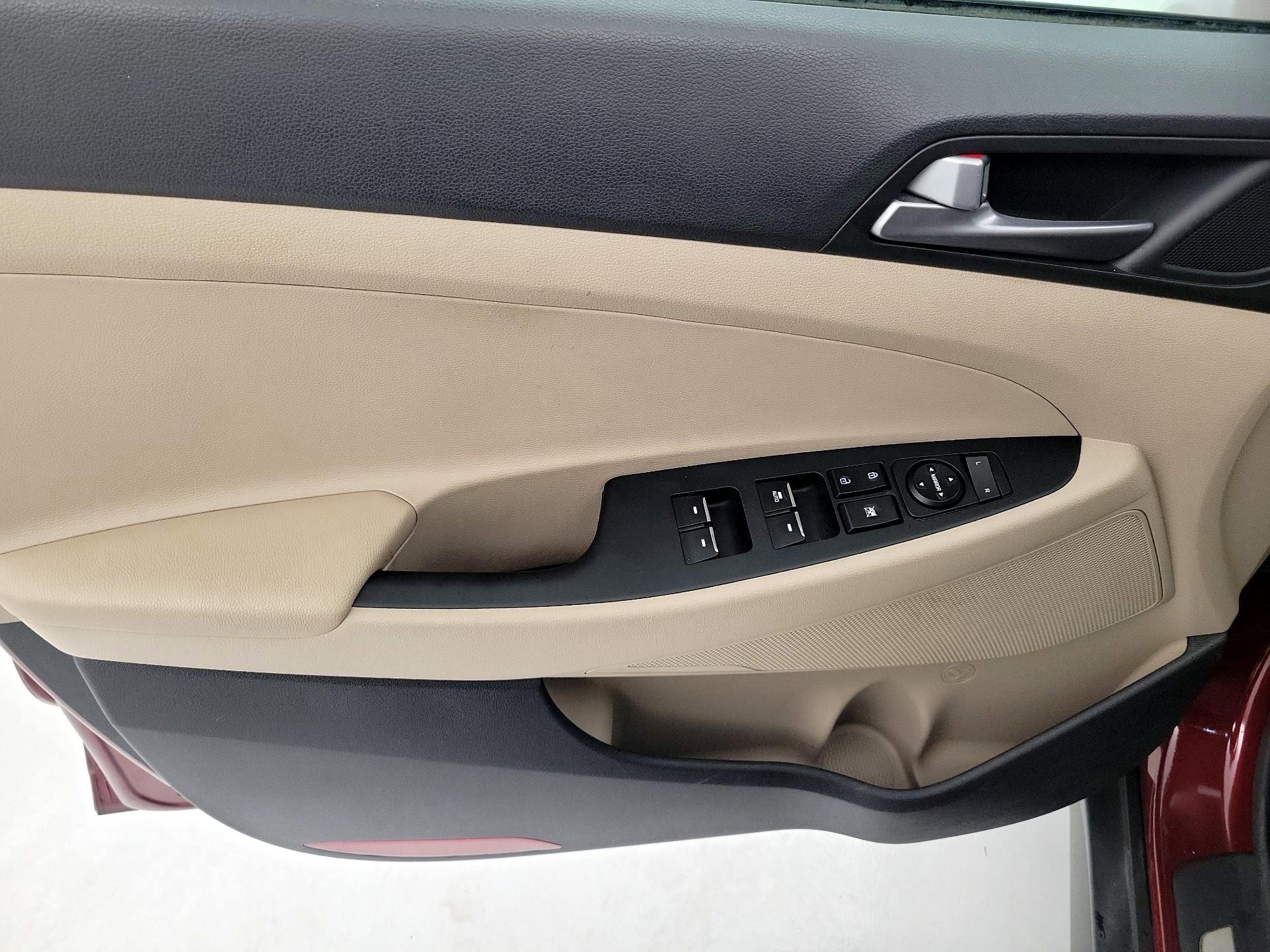 Thumbnail: 2016 Hyundai Tucson - 12