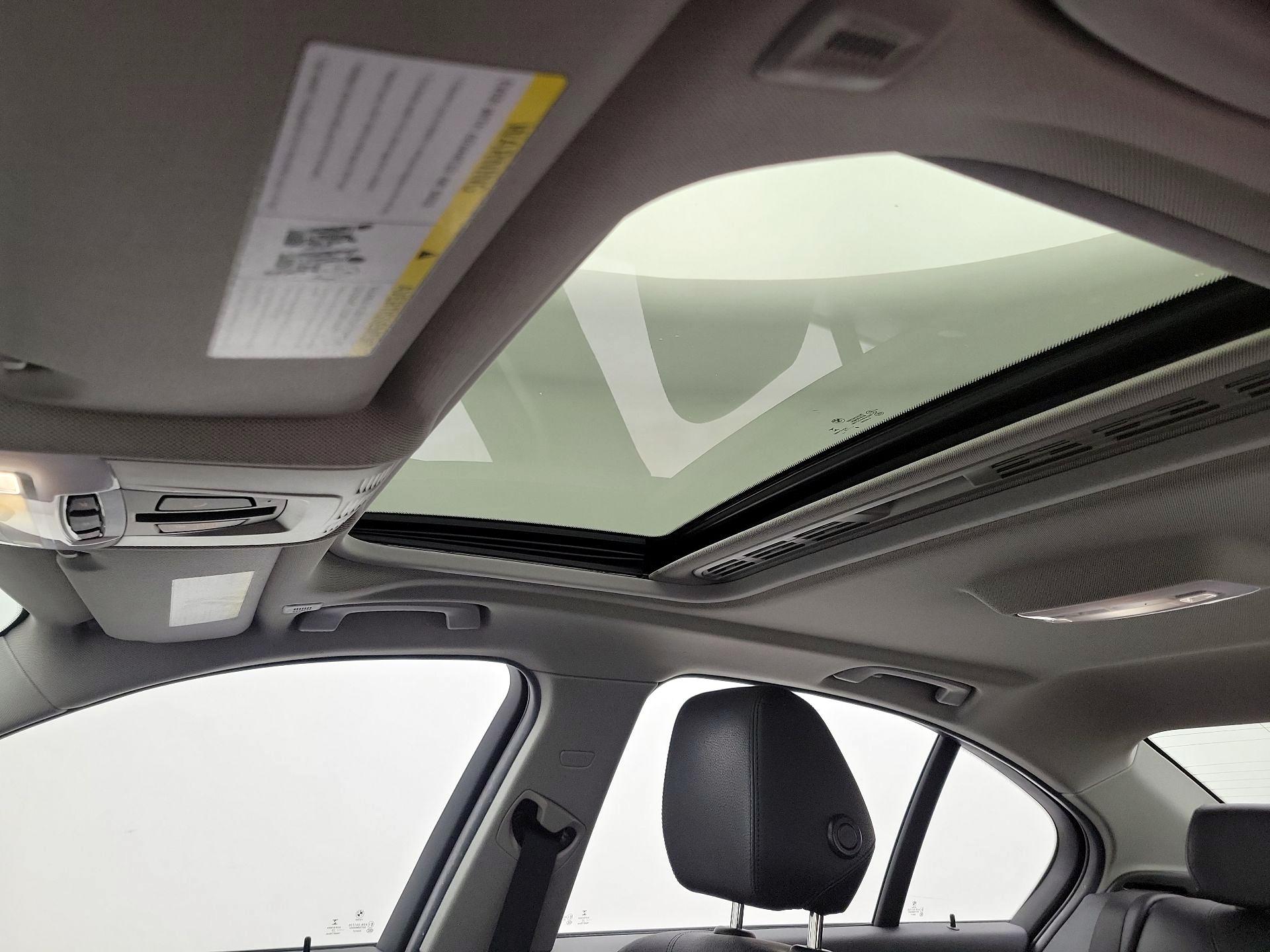 Thumbnail: 2015 BMW 3 Series - 20