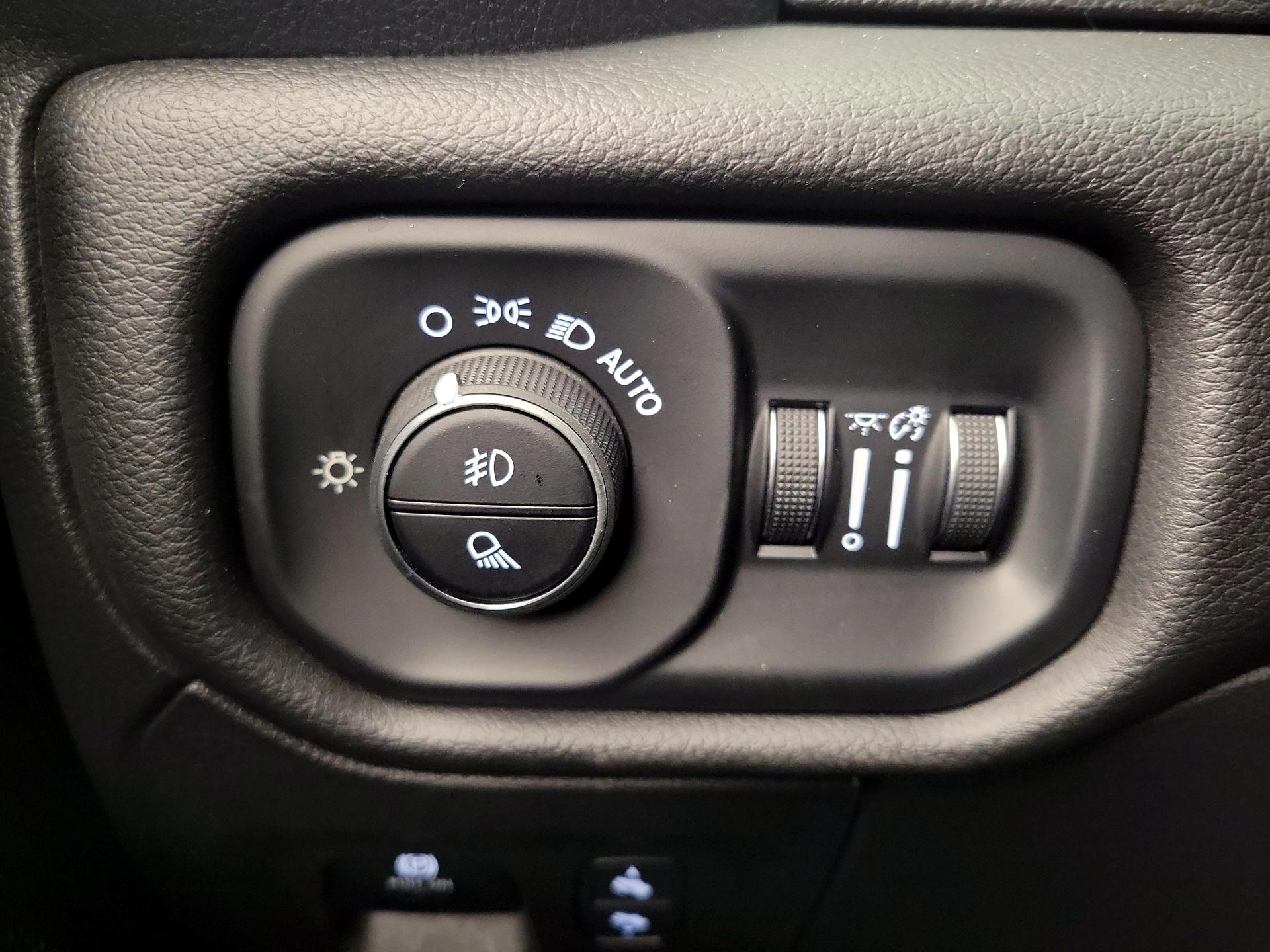 Thumbnail: 2025 RAM 1500 - 13