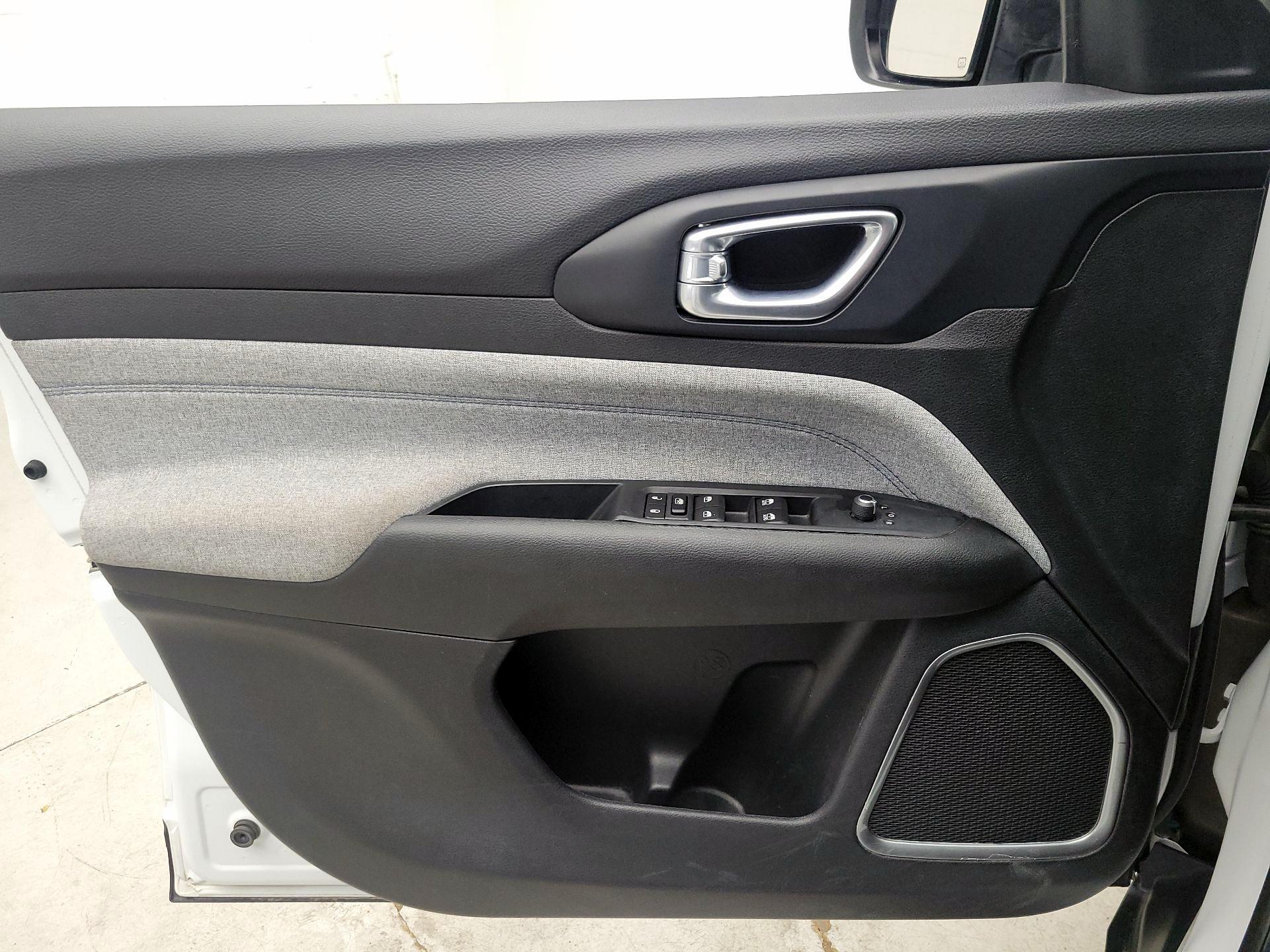 Thumbnail: 2023 Jeep Compass - 12