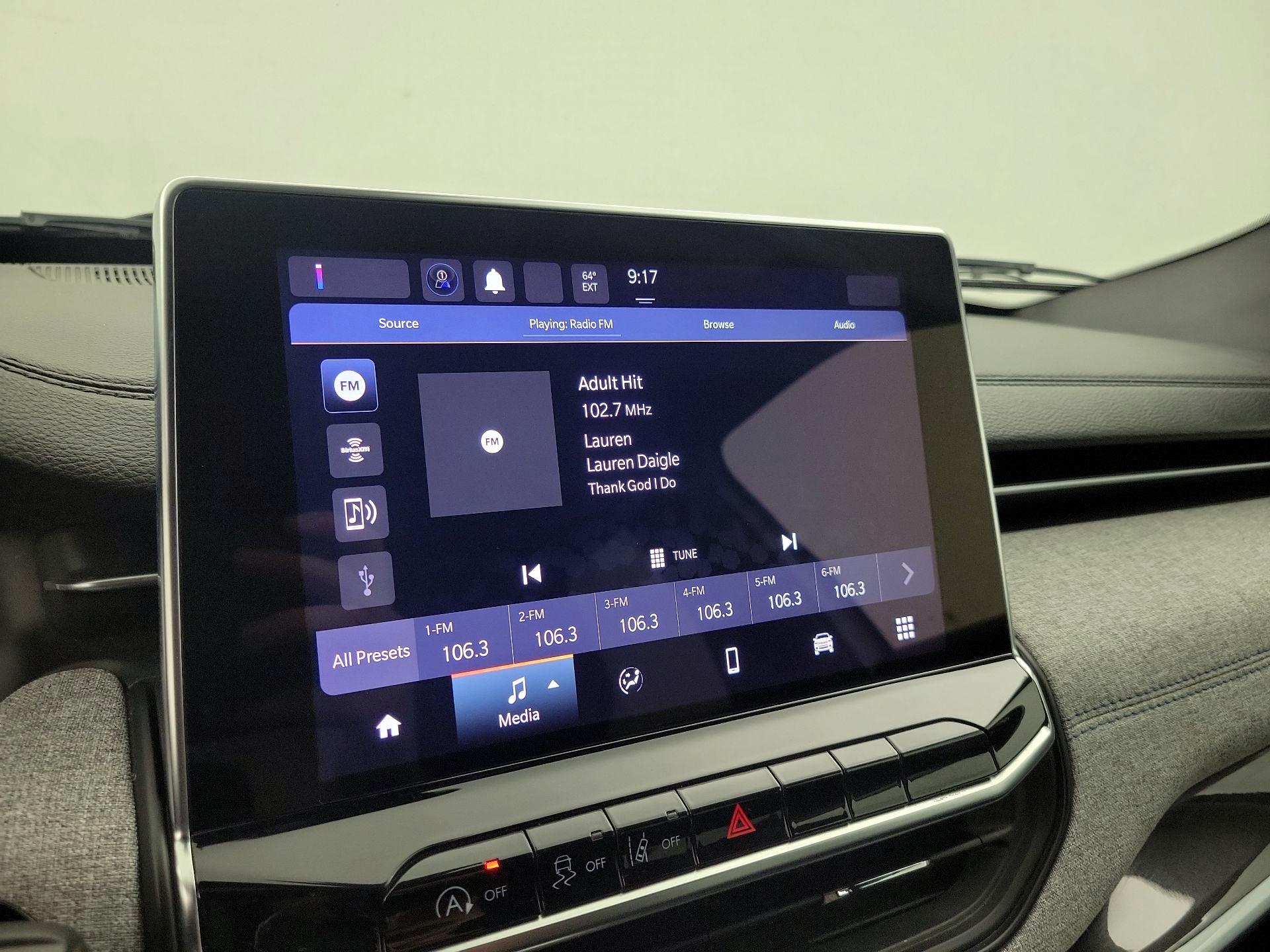 Thumbnail: 2023 Jeep Compass - 15