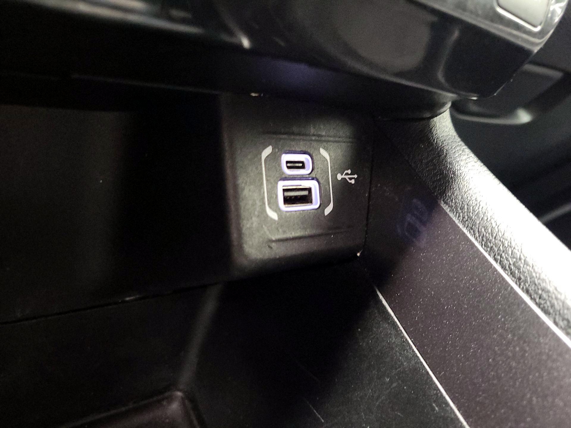 Thumbnail: 2023 Jeep Compass - 18