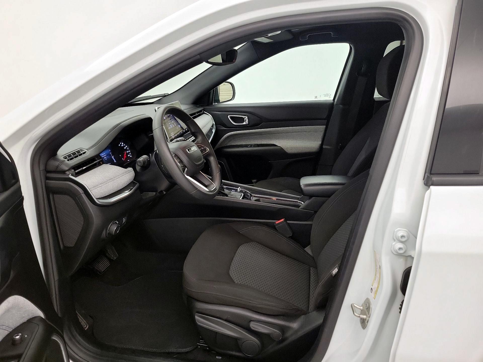 Thumbnail: 2023 Jeep Compass - 11