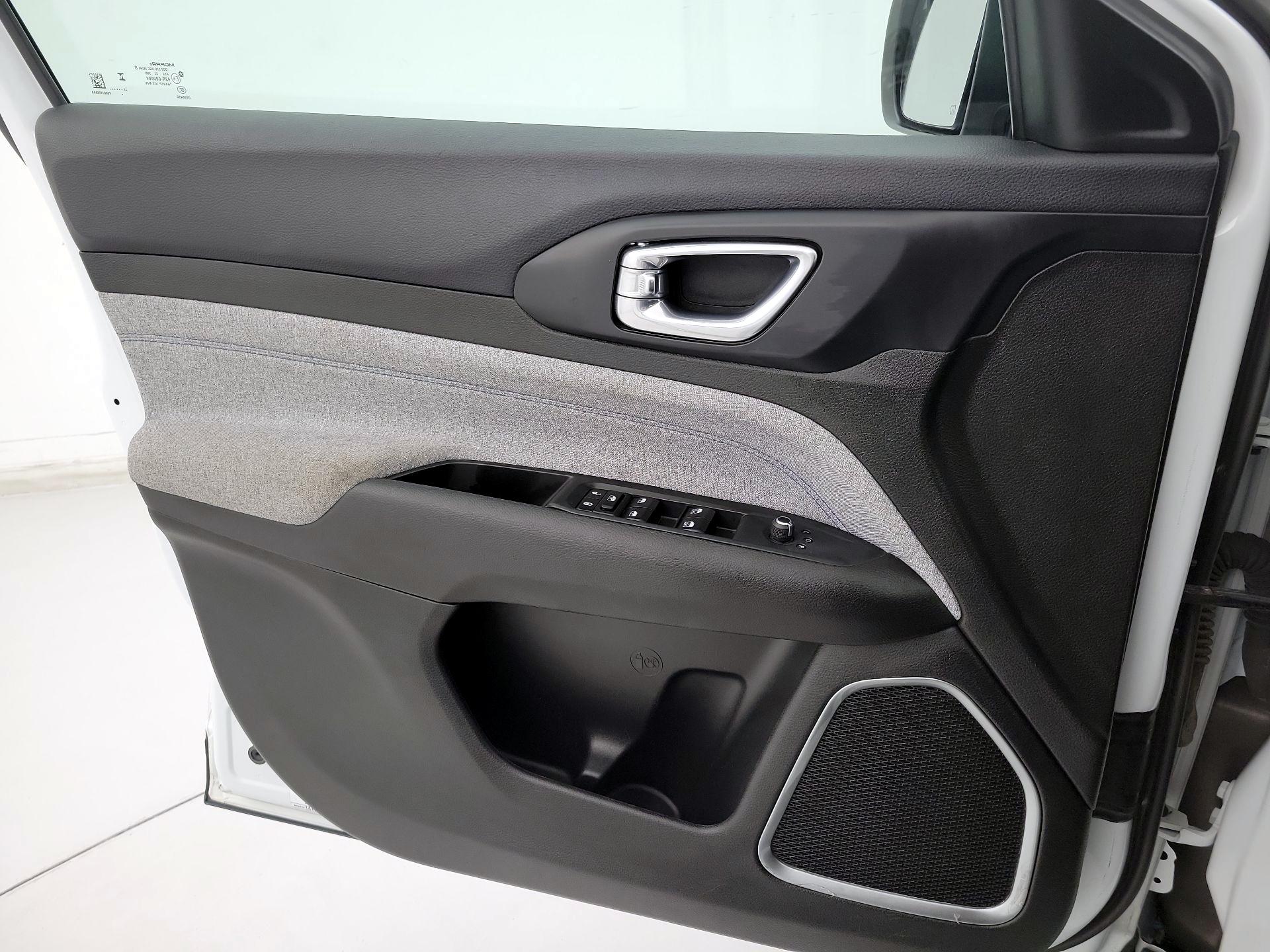 Thumbnail: 2023 Jeep Compass - 12