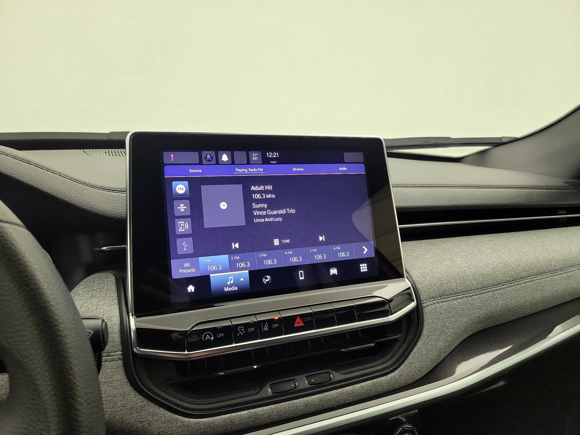 Thumbnail: 2023 Jeep Compass - 15