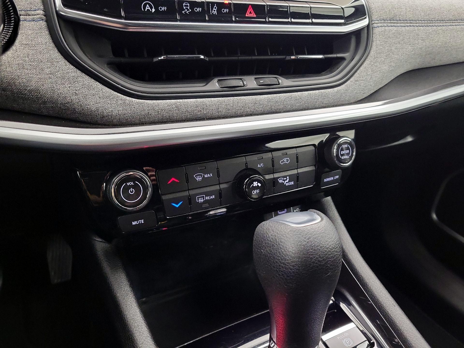 Thumbnail: 2023 Jeep Compass - 16