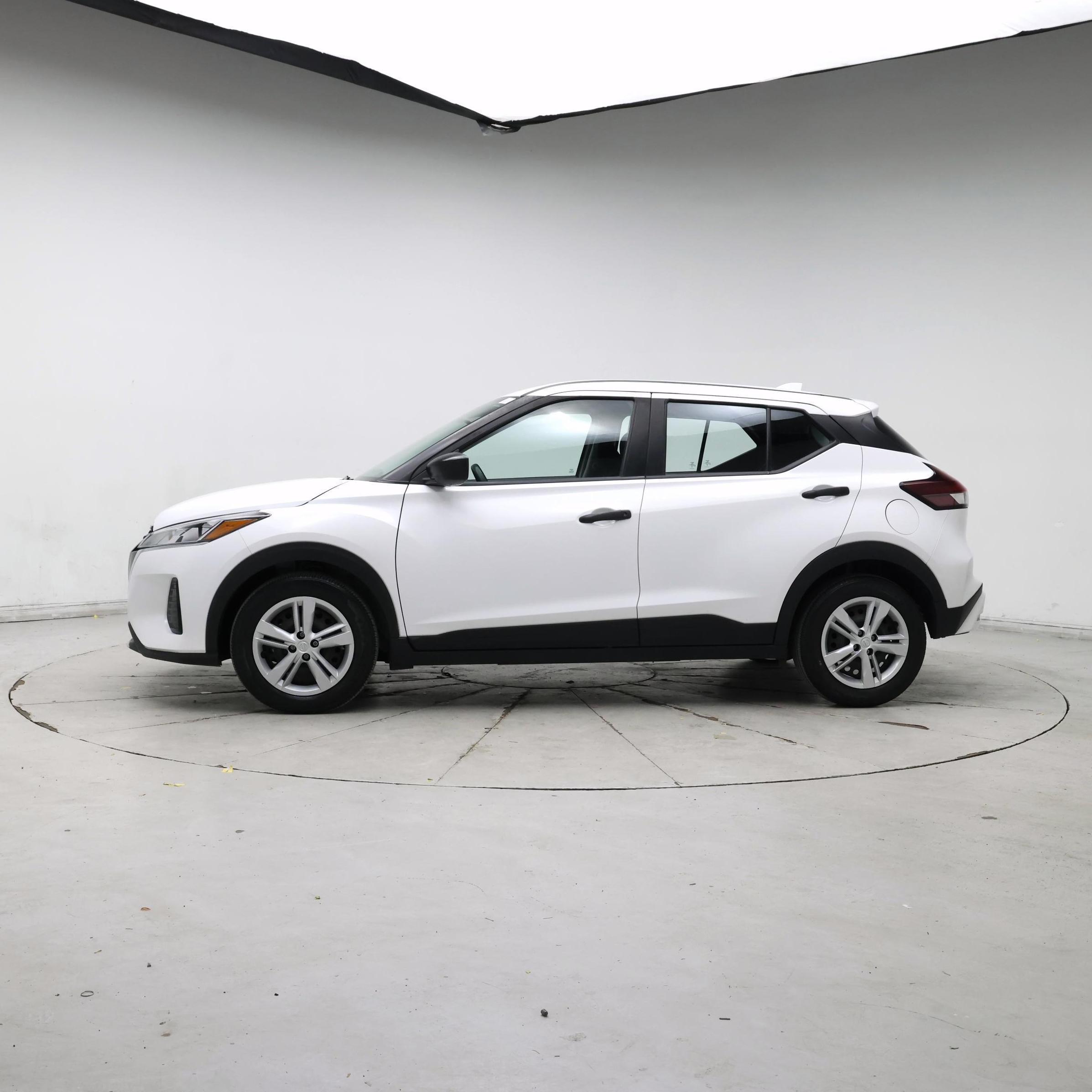 Thumbnail: 2023 Nissan Kicks - 3