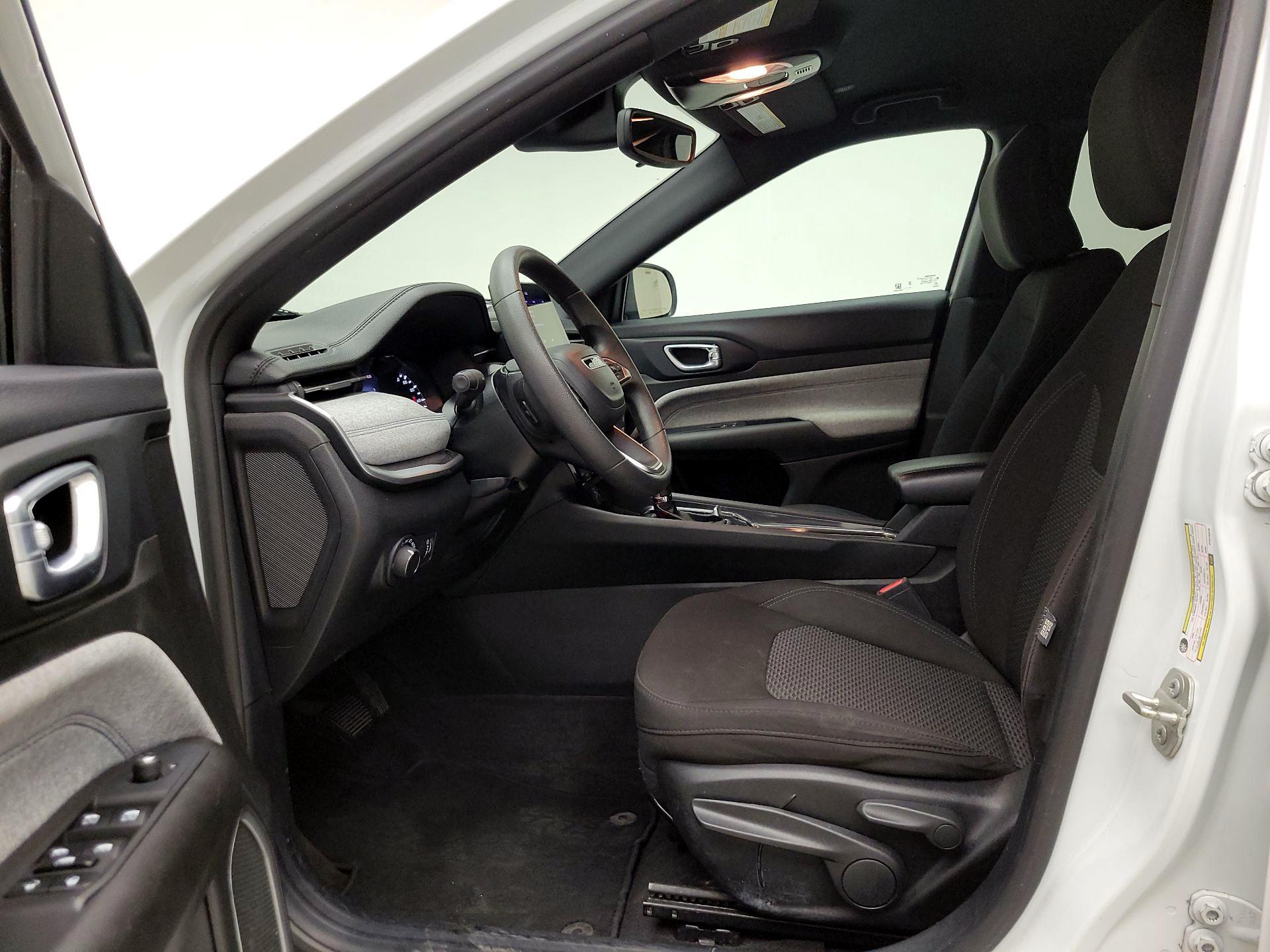 Thumbnail: 2023 Jeep Compass - 11