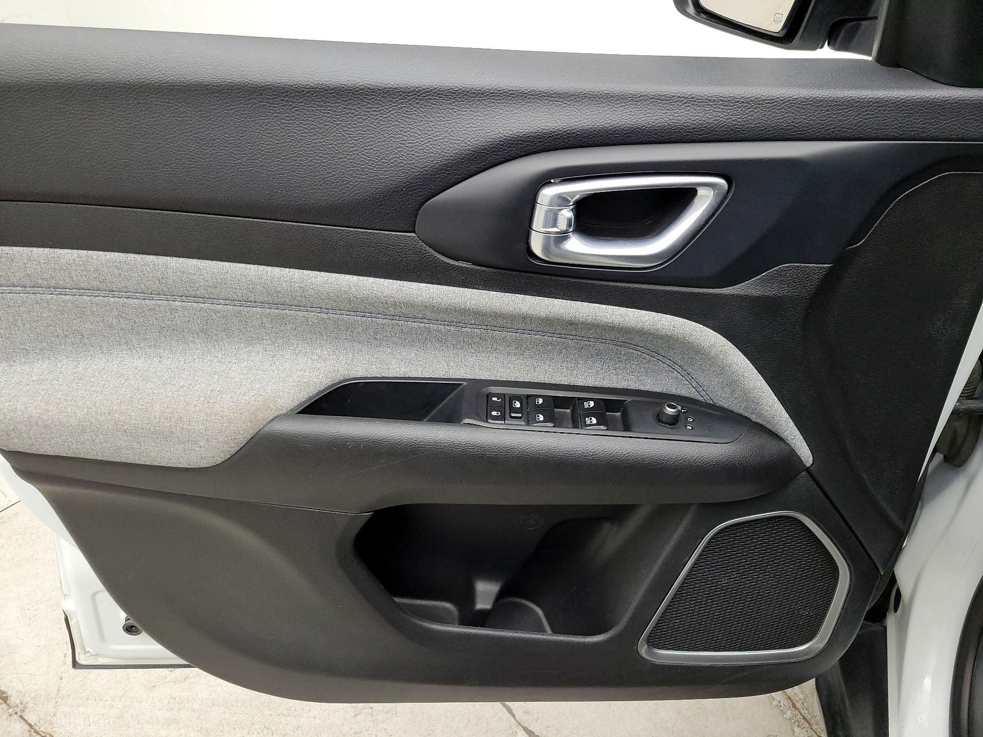 Thumbnail: 2023 Jeep Compass - 12