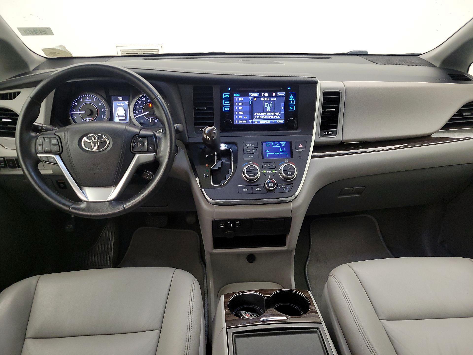 Thumbnail: 2016 Toyota Sienna - 9