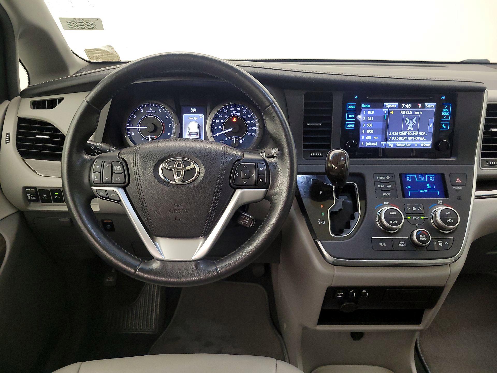 Thumbnail: 2016 Toyota Sienna - 10